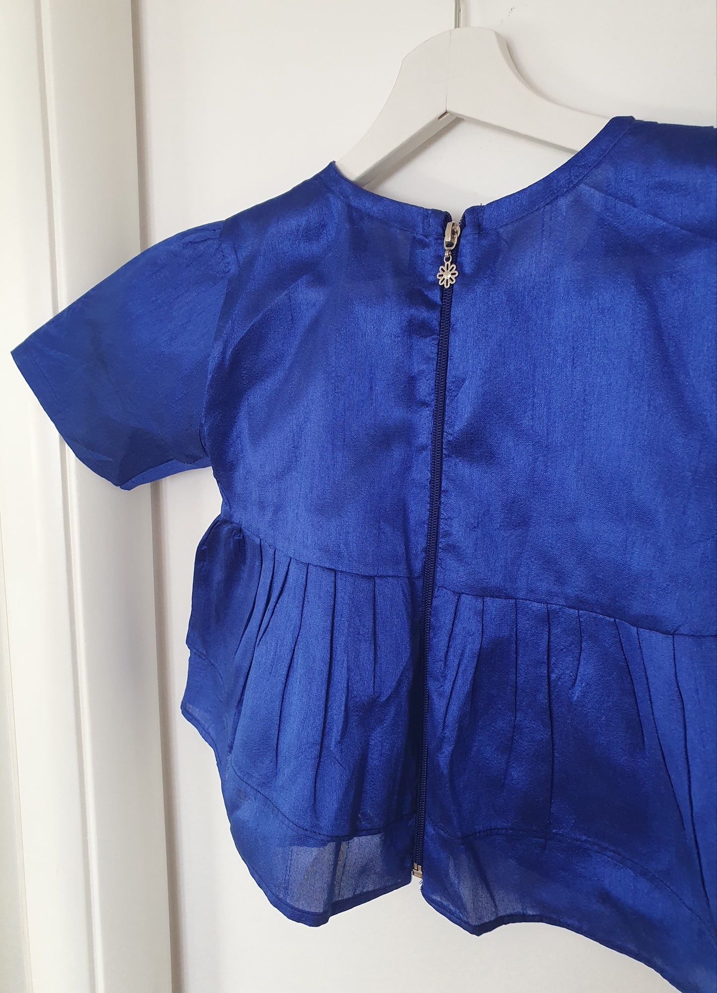 predobar vintage crop top od (vjerojatno) svile, novi