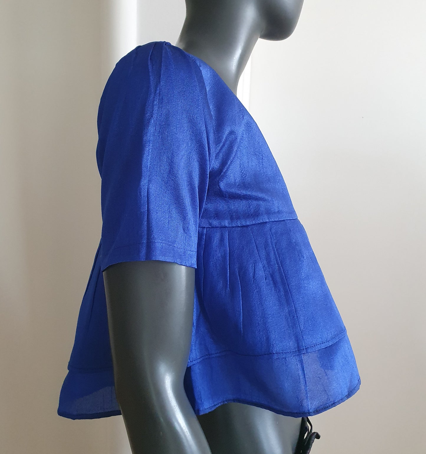 predobar vintage crop top od (vjerojatno) svile, novi