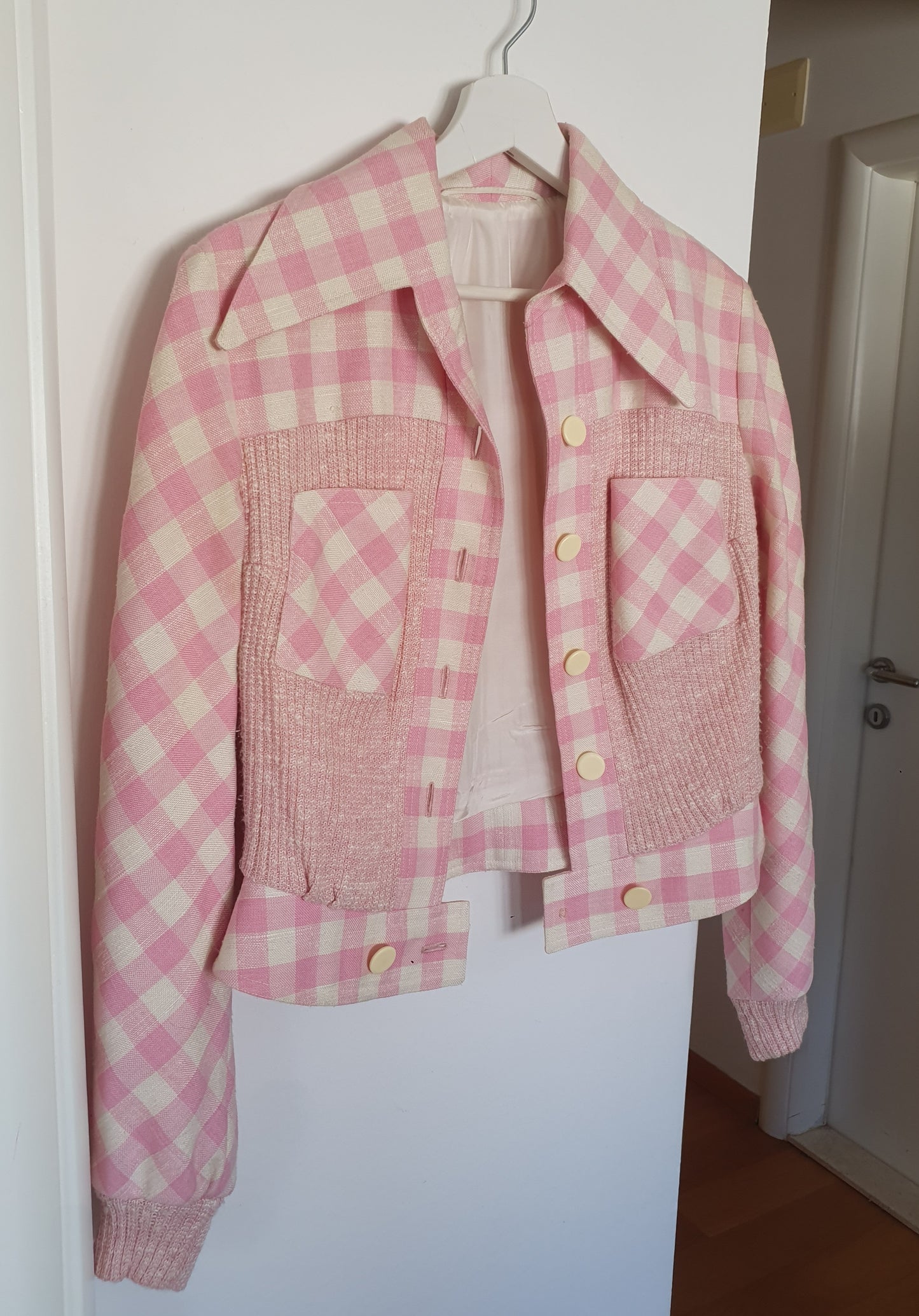 jaknica iz vintage modnog salona, gingham uzorak π