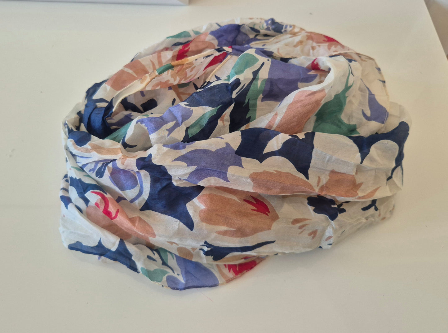 svilena floral marama