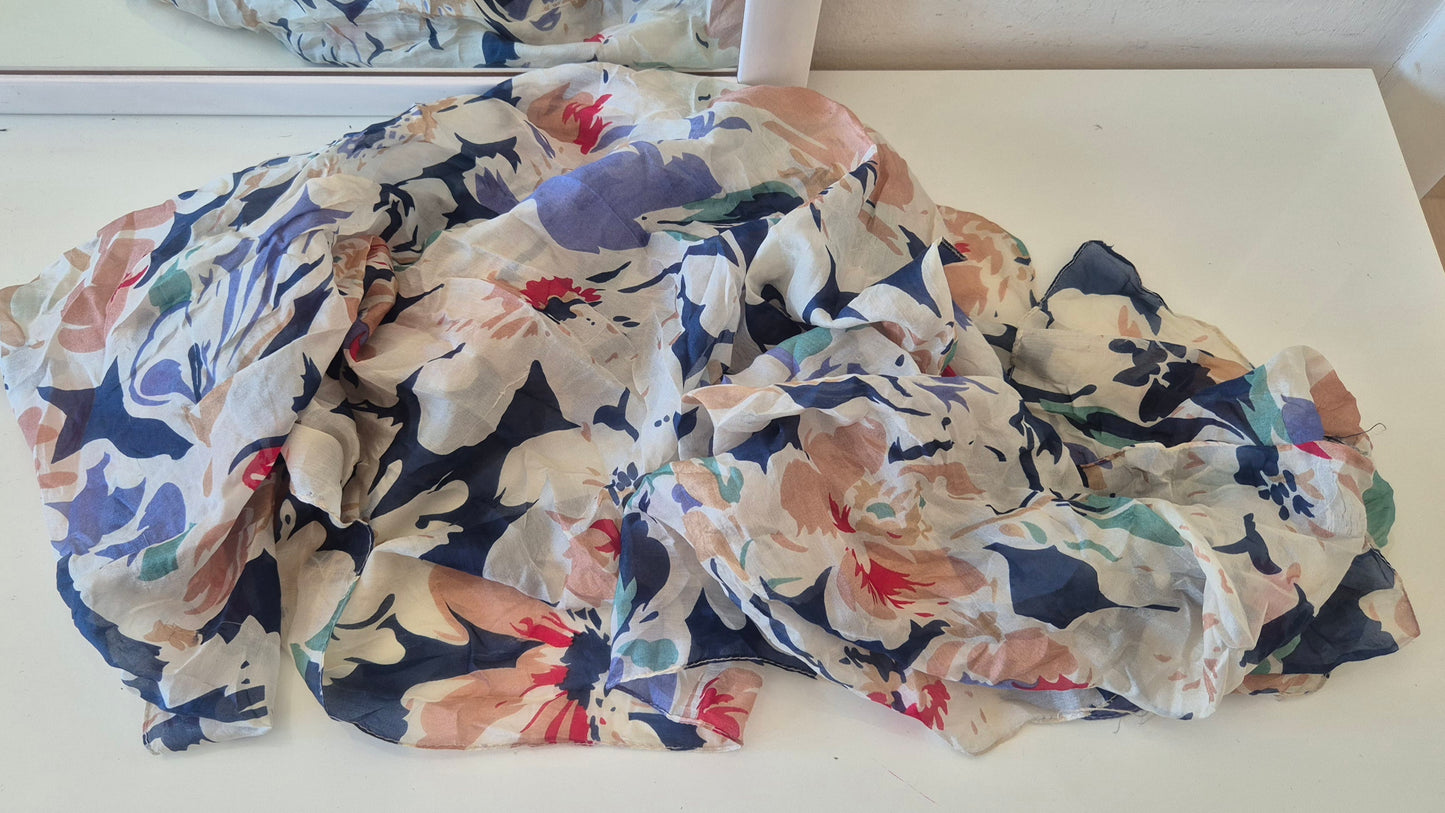svilena floral marama