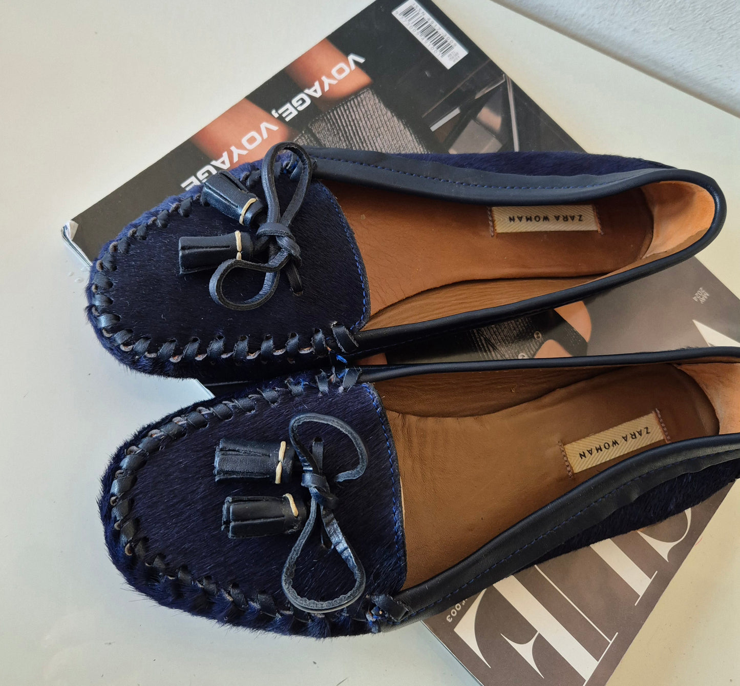 ZARA tamnoplave cipele, koža i dlaka, broj 39, nove