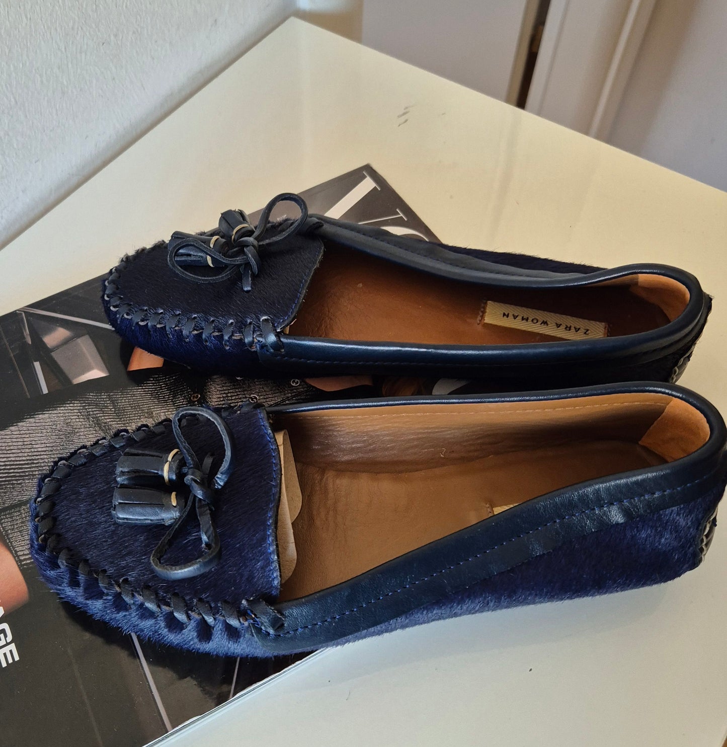 ZARA tamnoplave cipele, koža i dlaka, broj 39, nove
