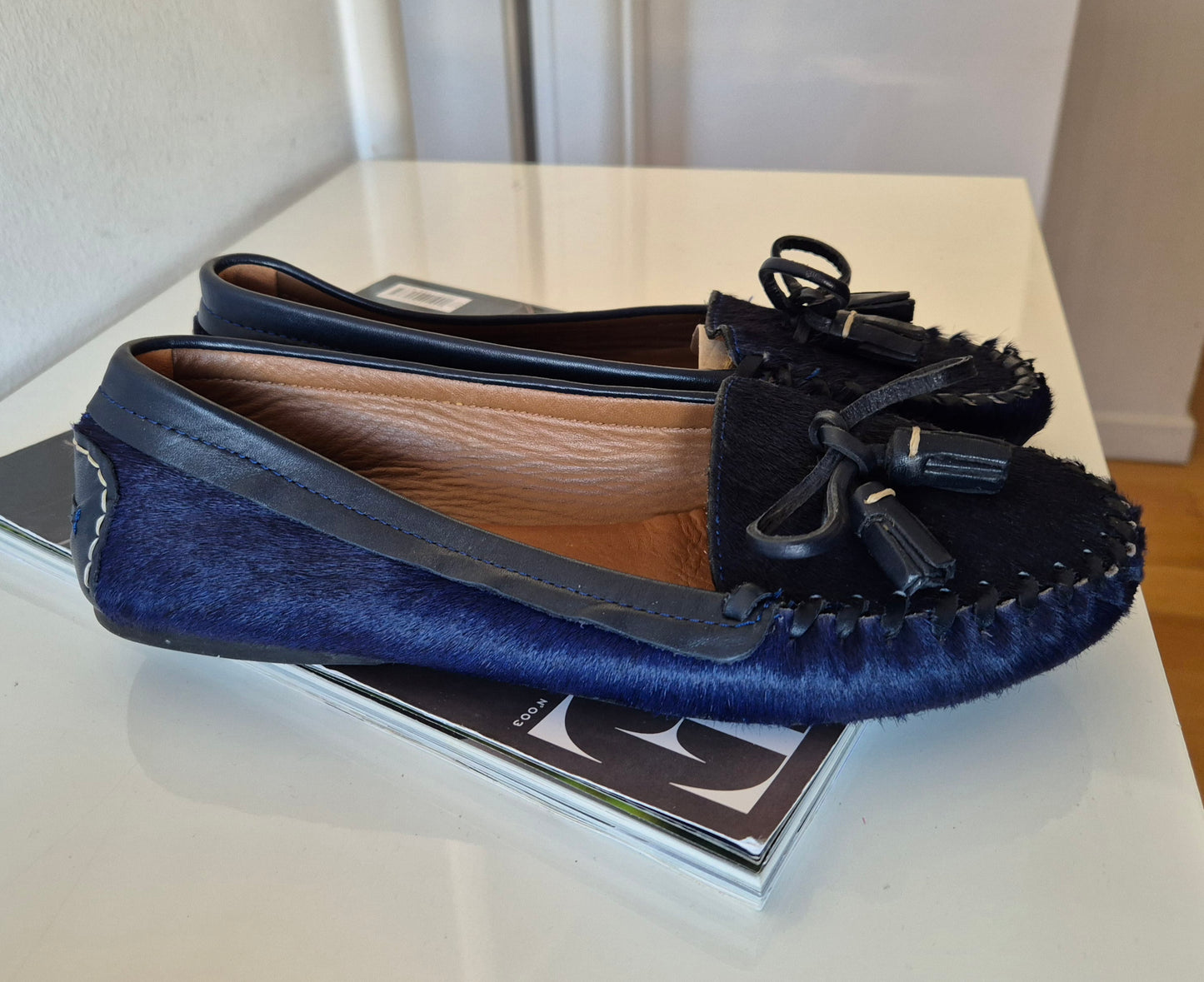 ZARA tamnoplave cipele, koža i dlaka, broj 39, nove