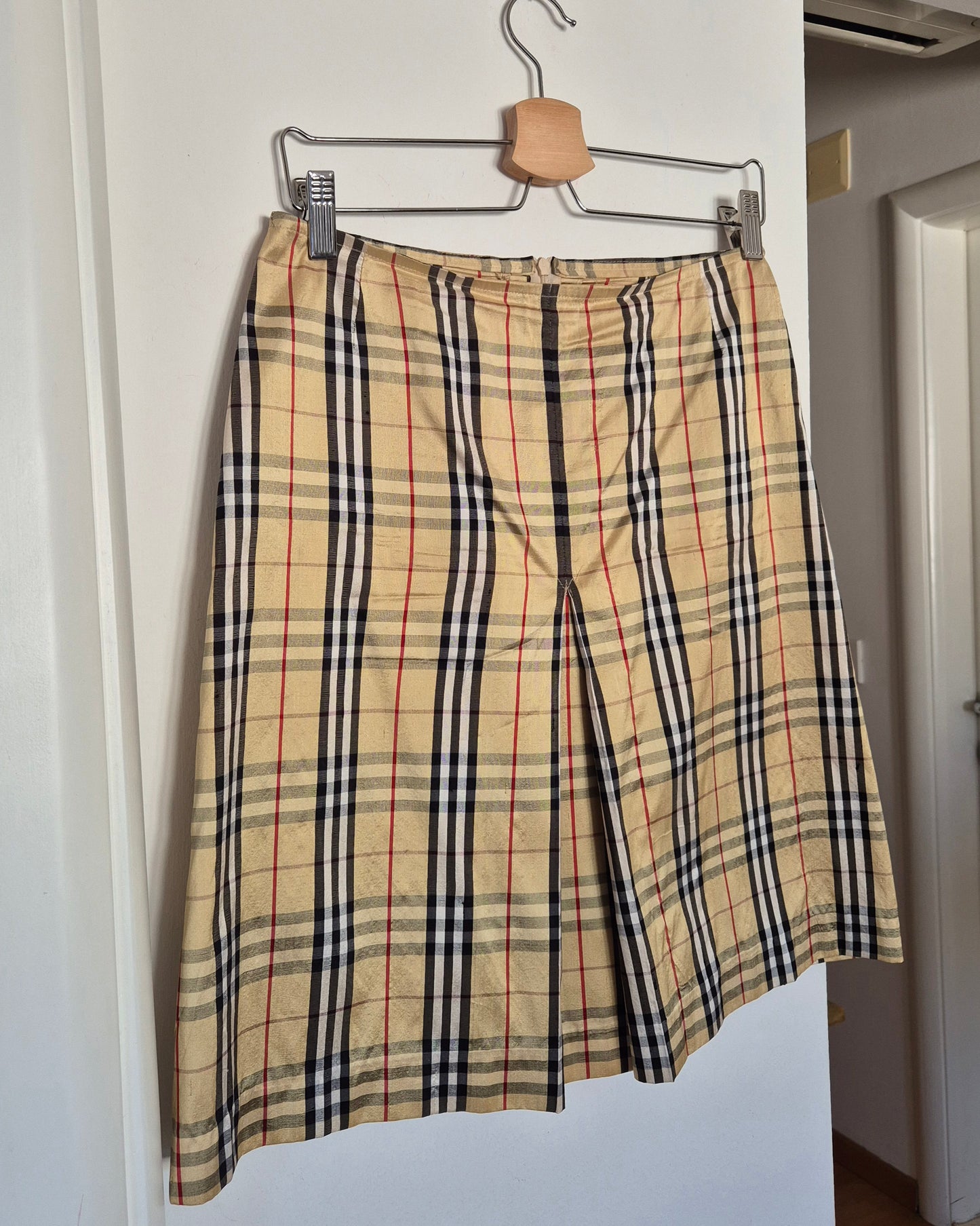 svilena suknja uzorka kao Burberry