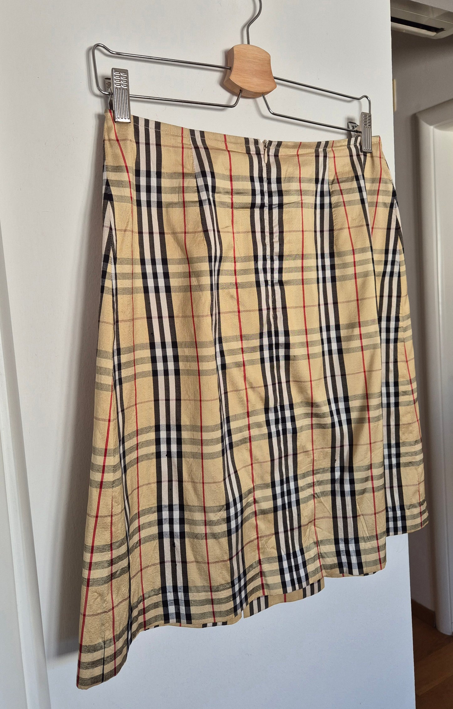 svilena suknja uzorka kao Burberry
