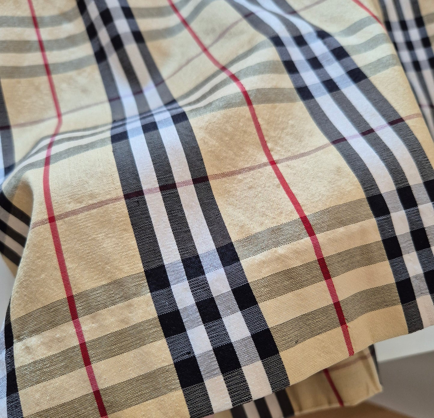 svilena suknja uzorka kao Burberry