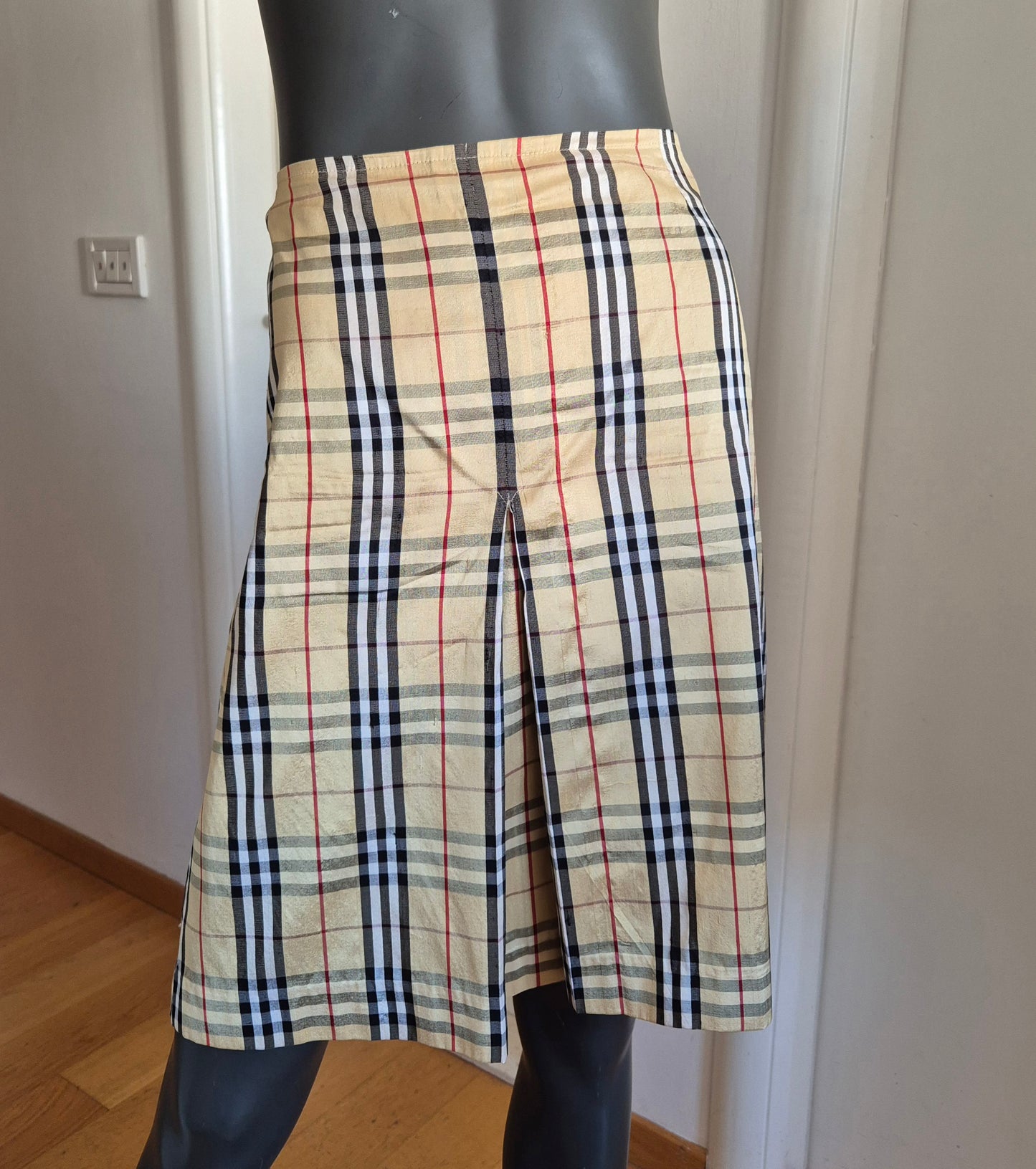 svilena suknja uzorka kao Burberry