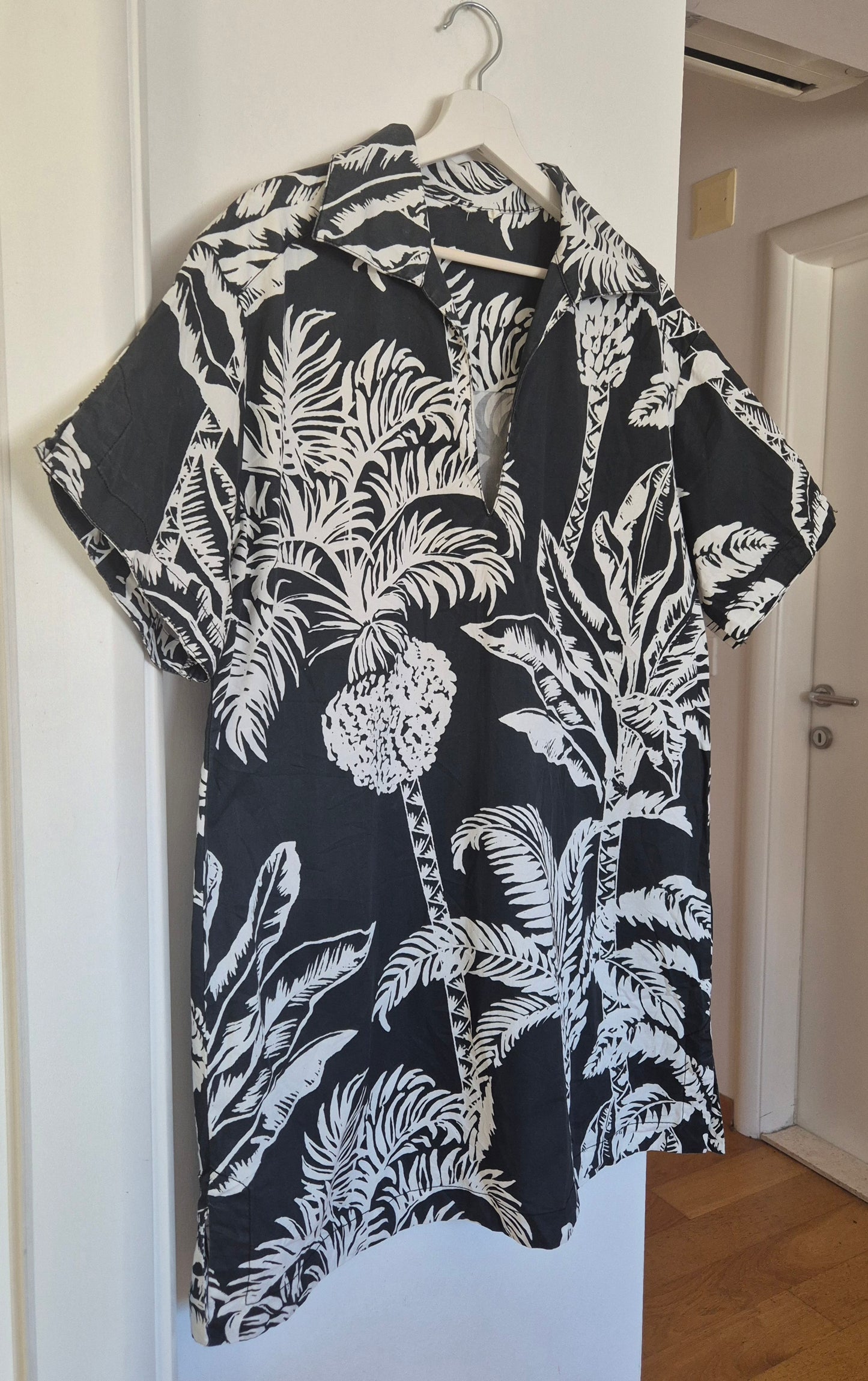 crno-bijela pamučna haljina, tropical print