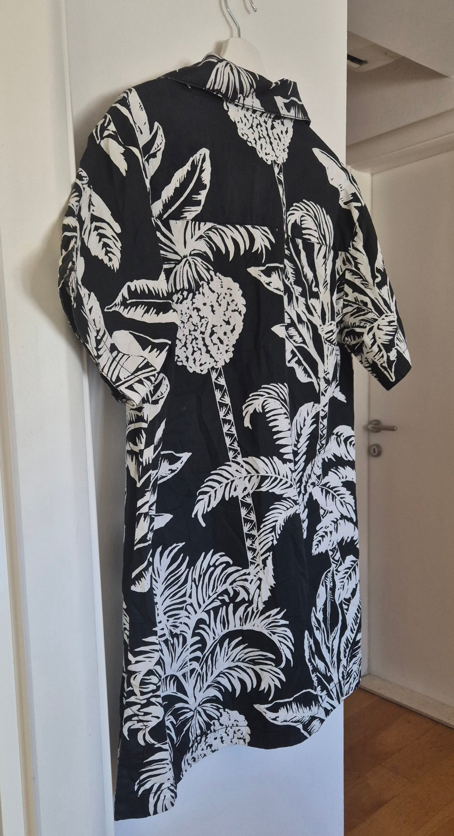 crno-bijela pamučna haljina, tropical print