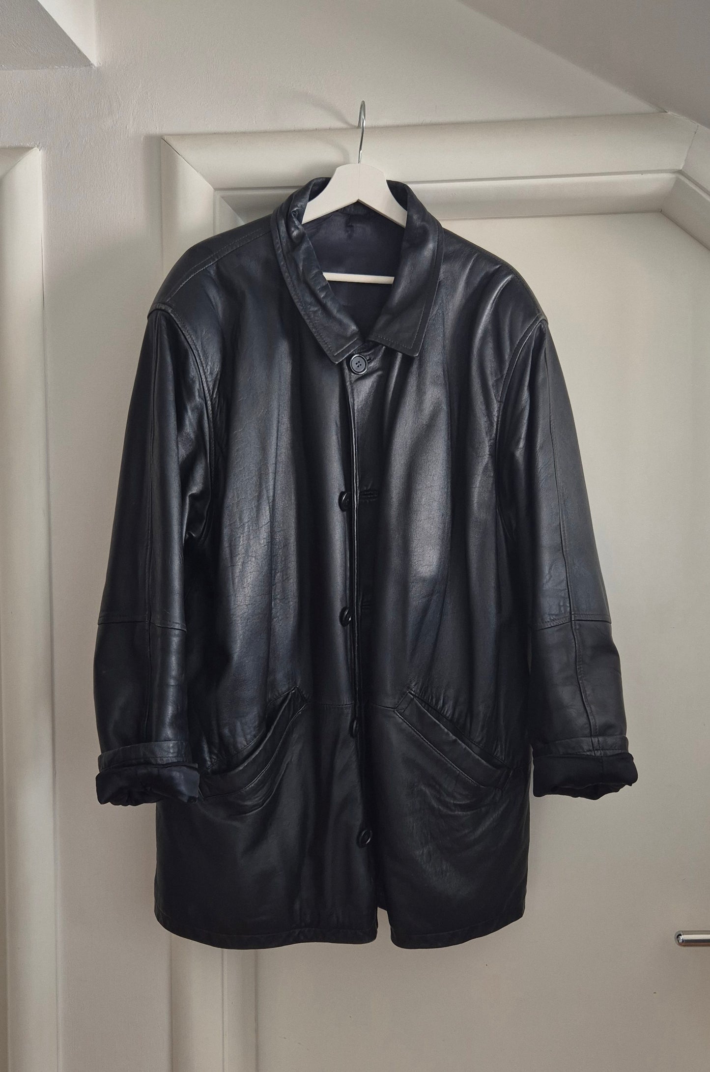 oversize crna kožna jakna/mantil