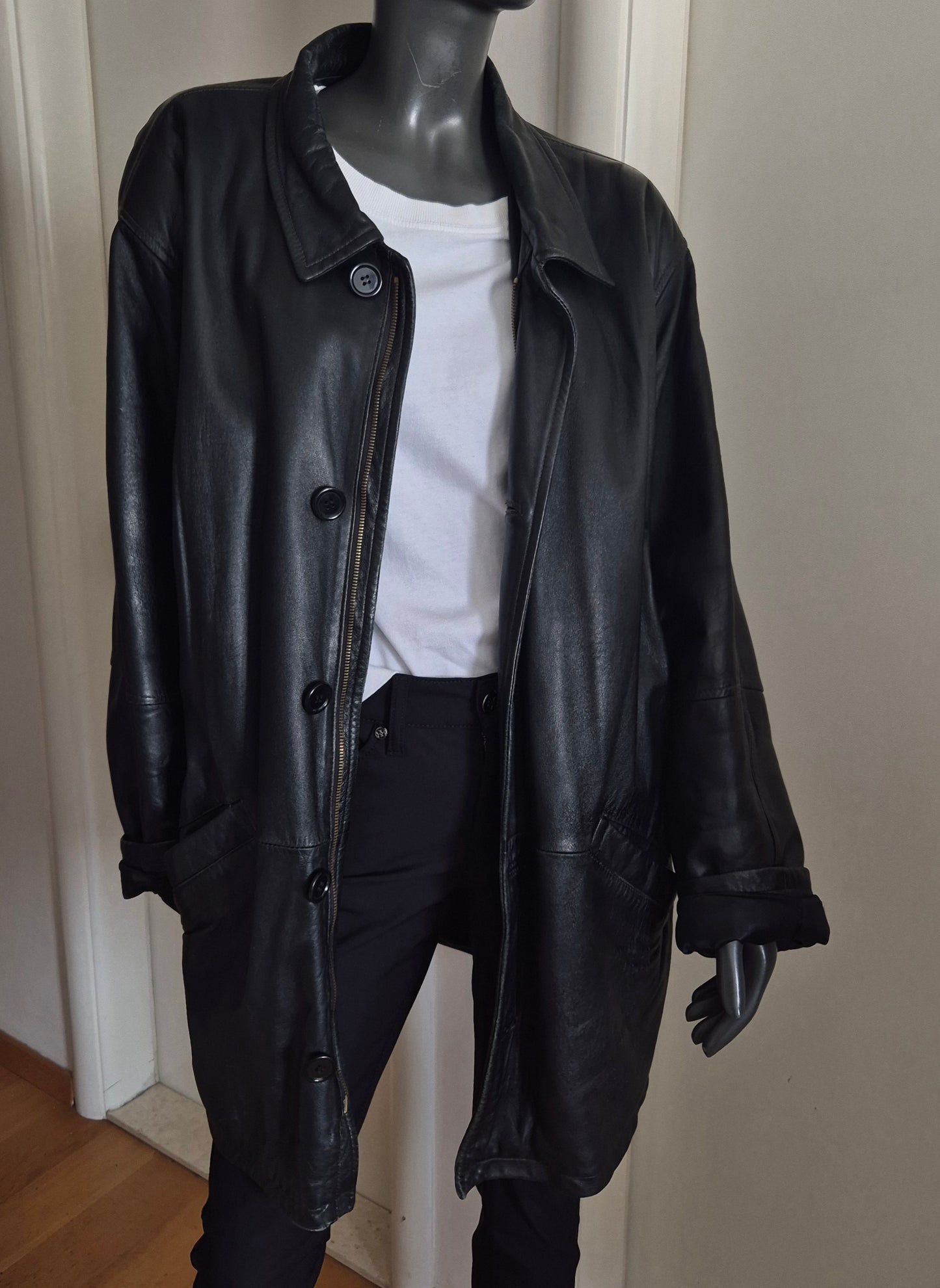 oversize crna kožna jakna/mantil