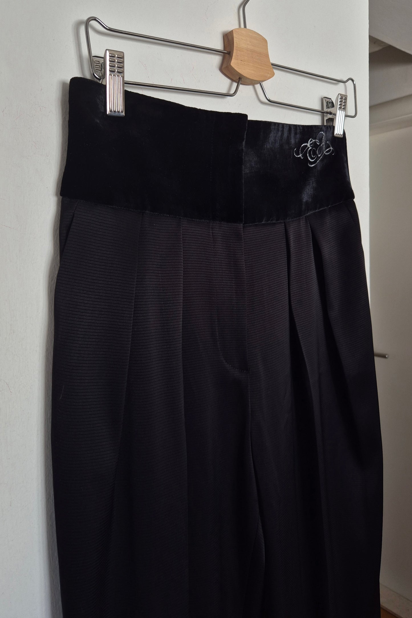 ARMANI fine hlače, nove 🖤