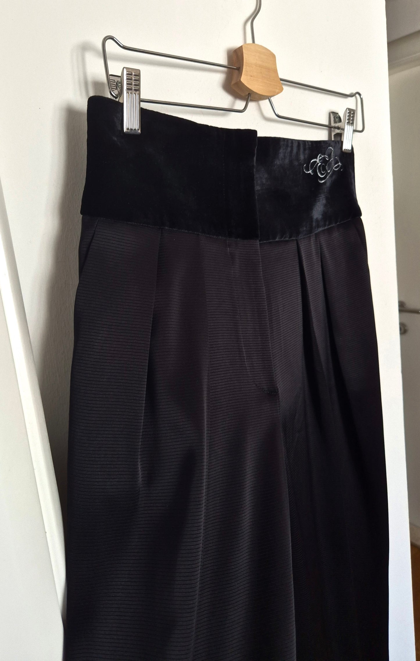 ARMANI fine hlače, nove 🖤