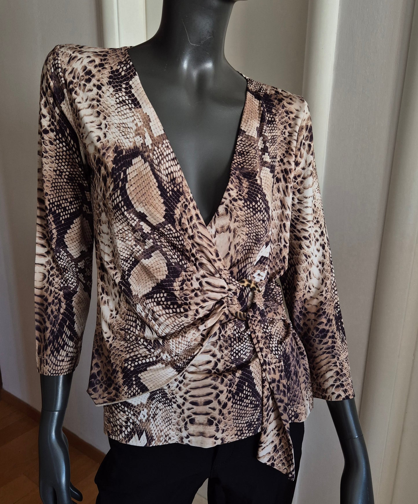 CLIPS snake print top