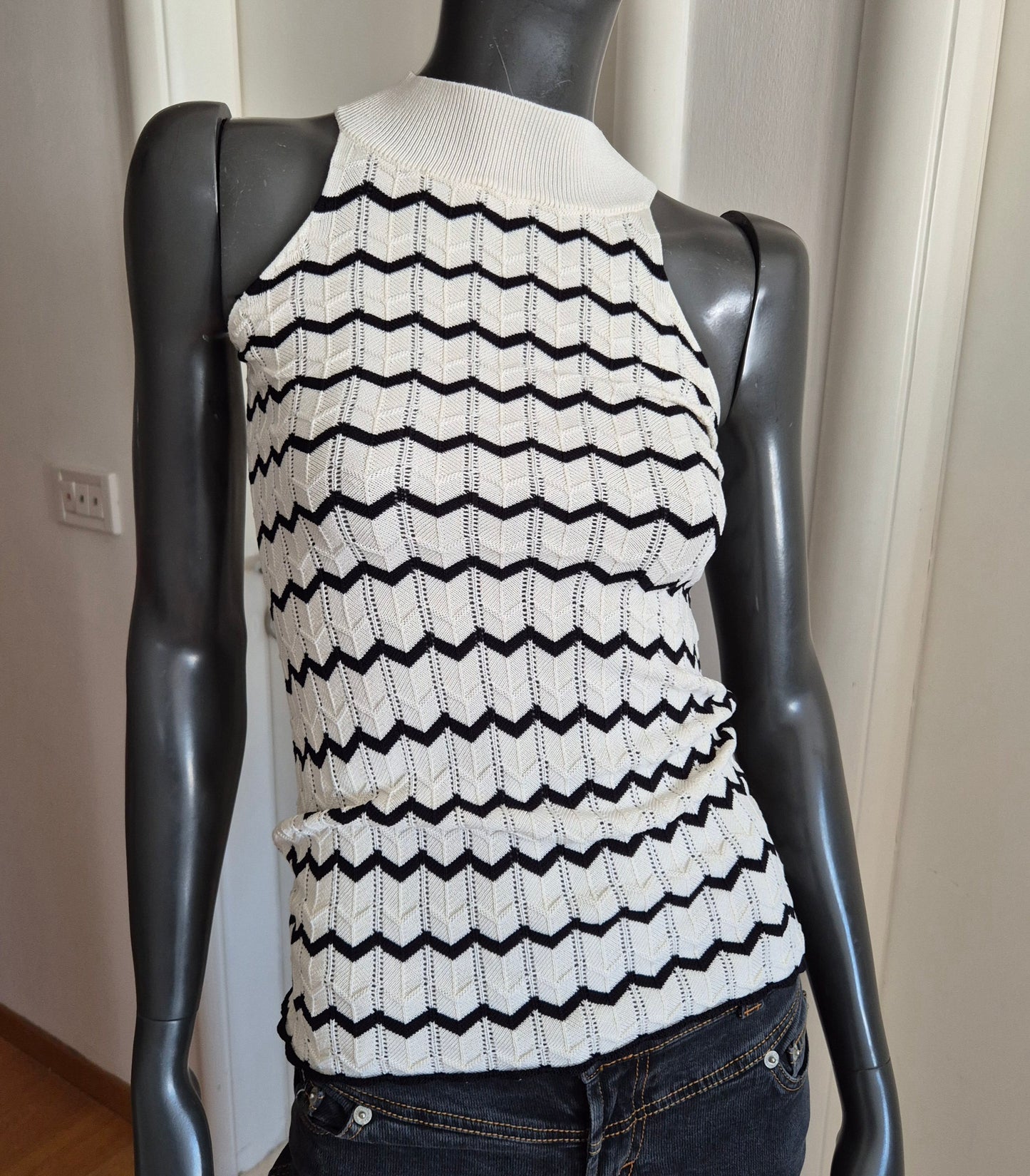 pleteni zig-zag top odličnog kroja, novi