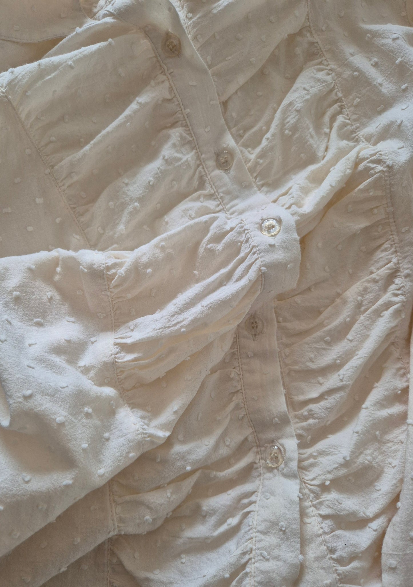beige romantična košulja, pamuk