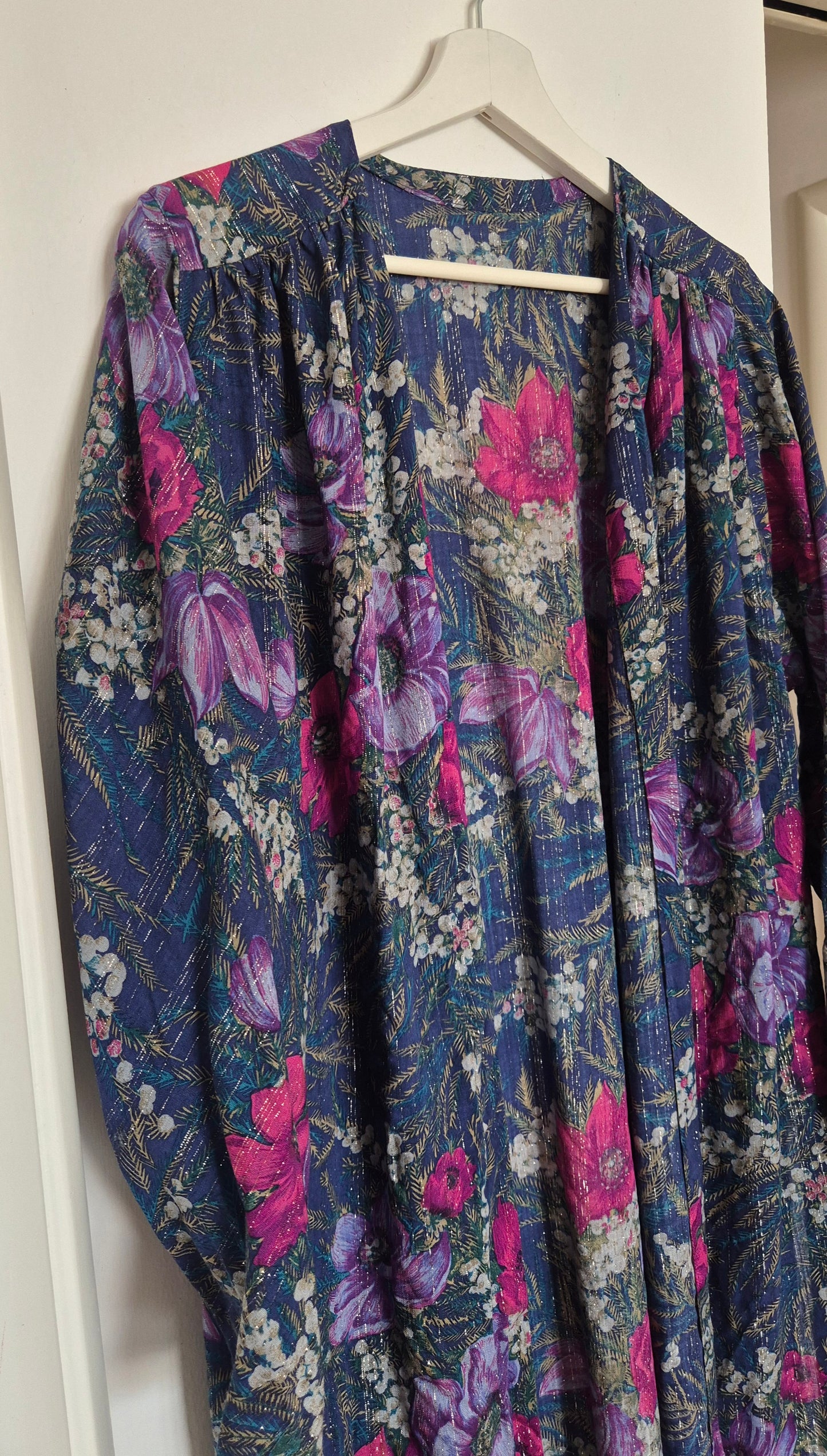 very vintage mantil, floral uzorak sa srebrnim nitima