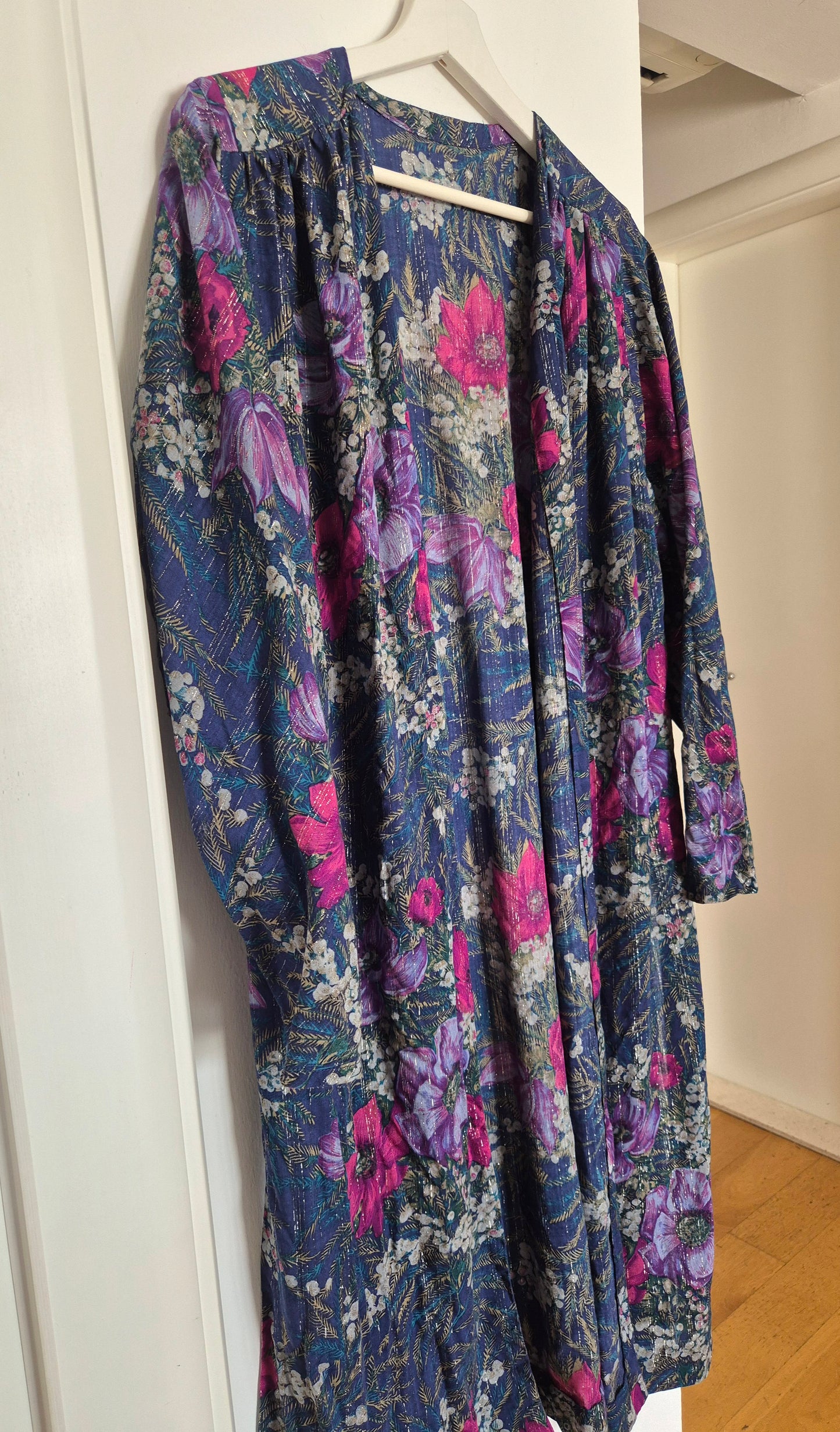 very vintage mantil, floral uzorak sa srebrnim nitima
