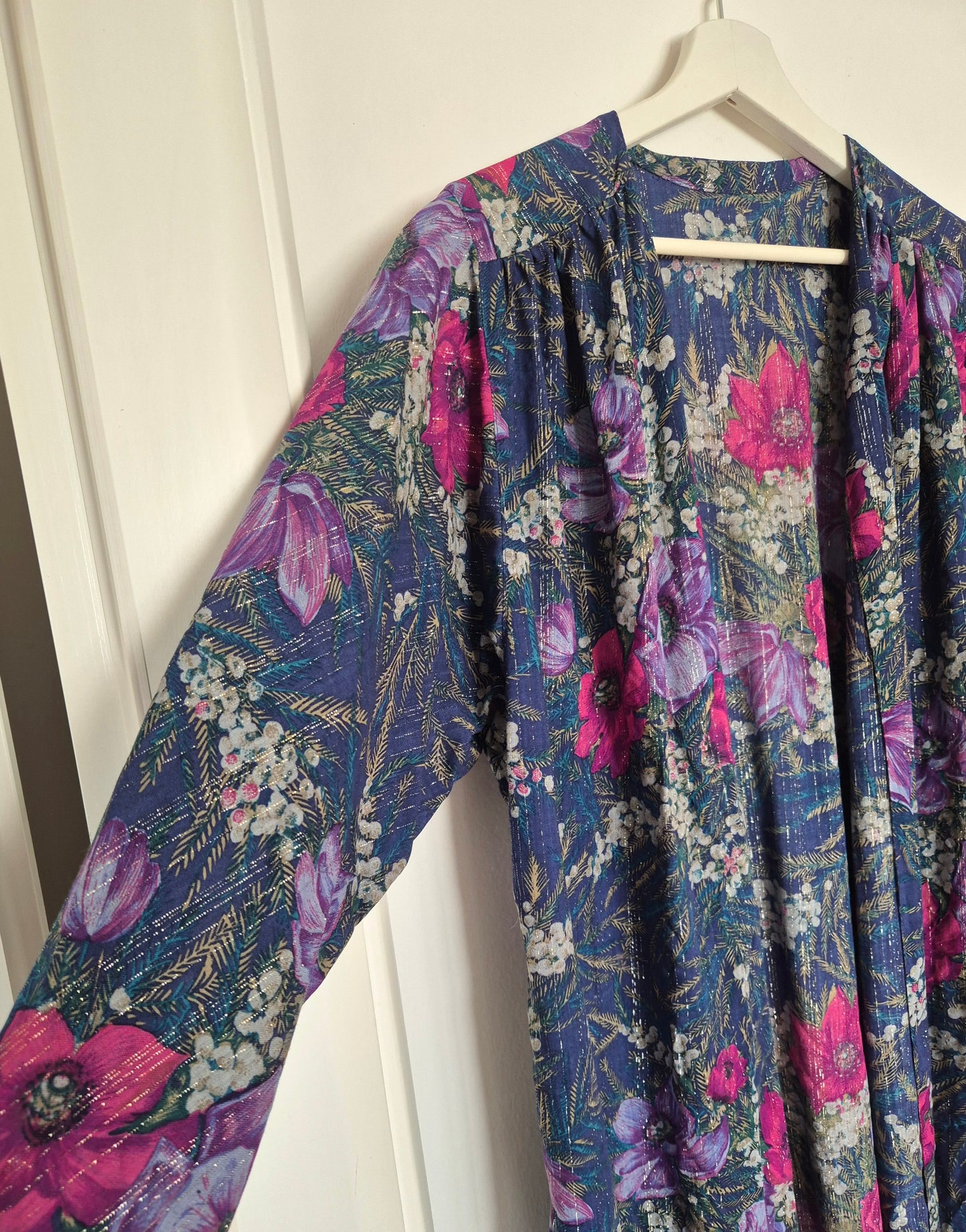 very vintage mantil, floral uzorak sa srebrnim nitima