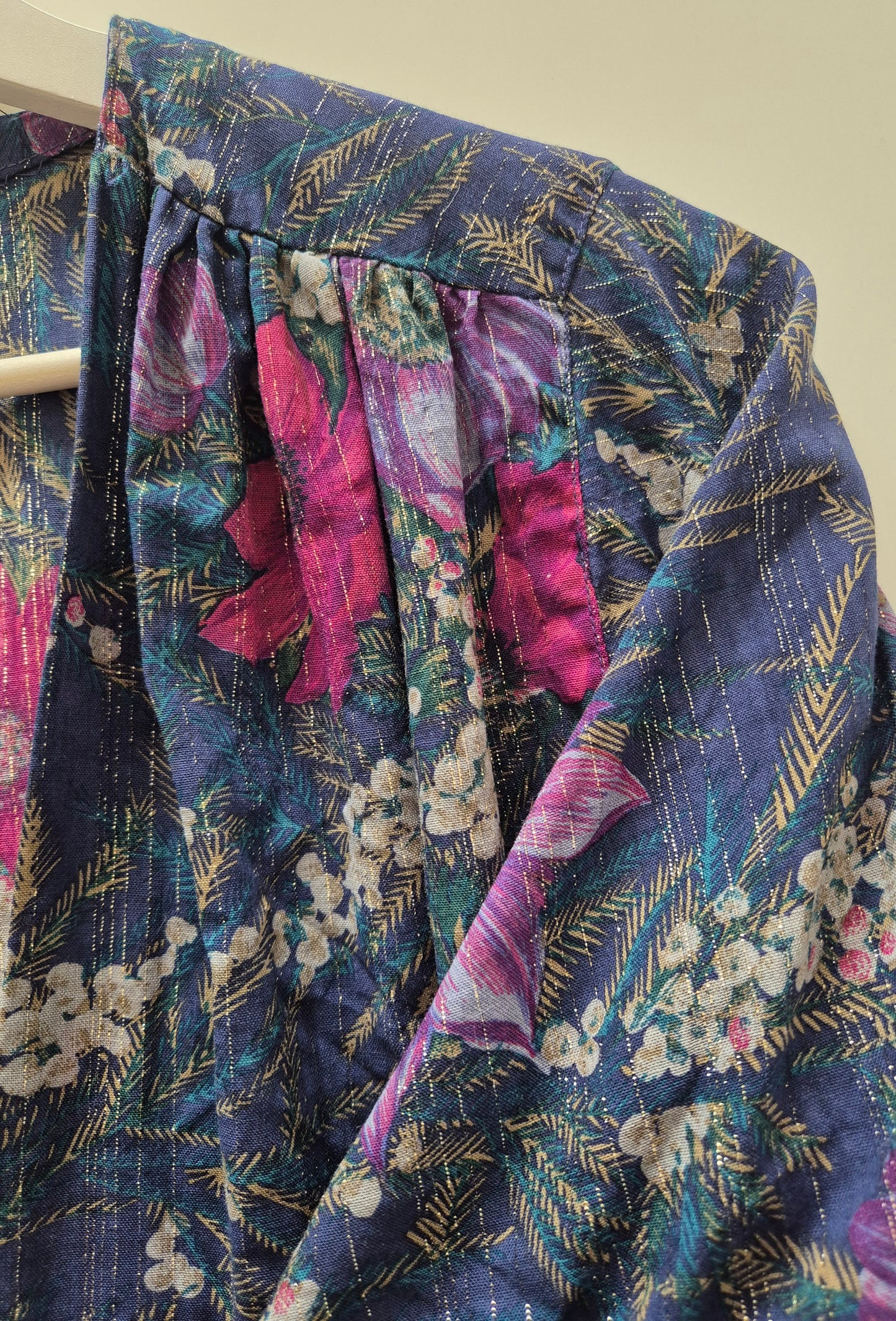 very vintage mantil, floral uzorak sa srebrnim nitima