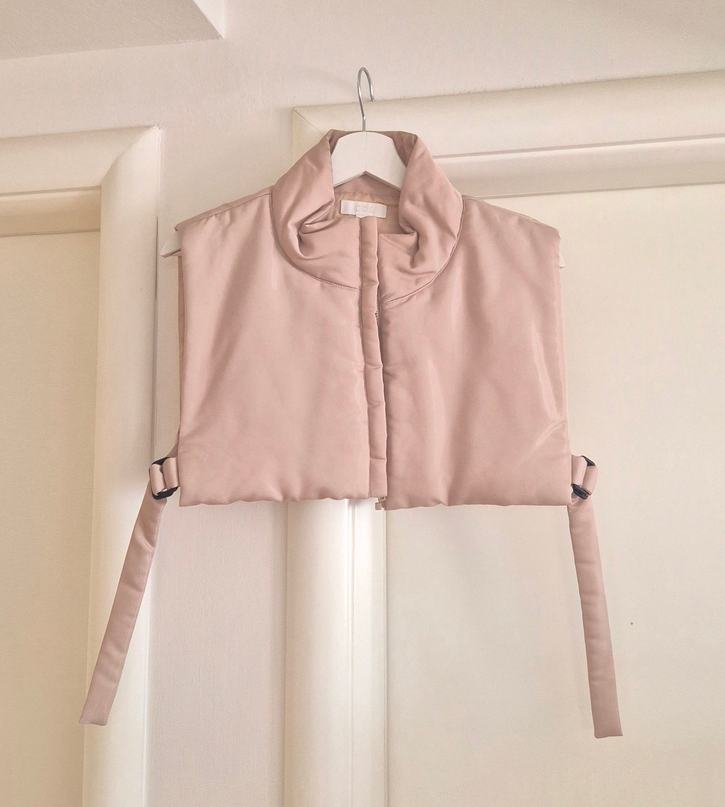 COS prsluk light beige