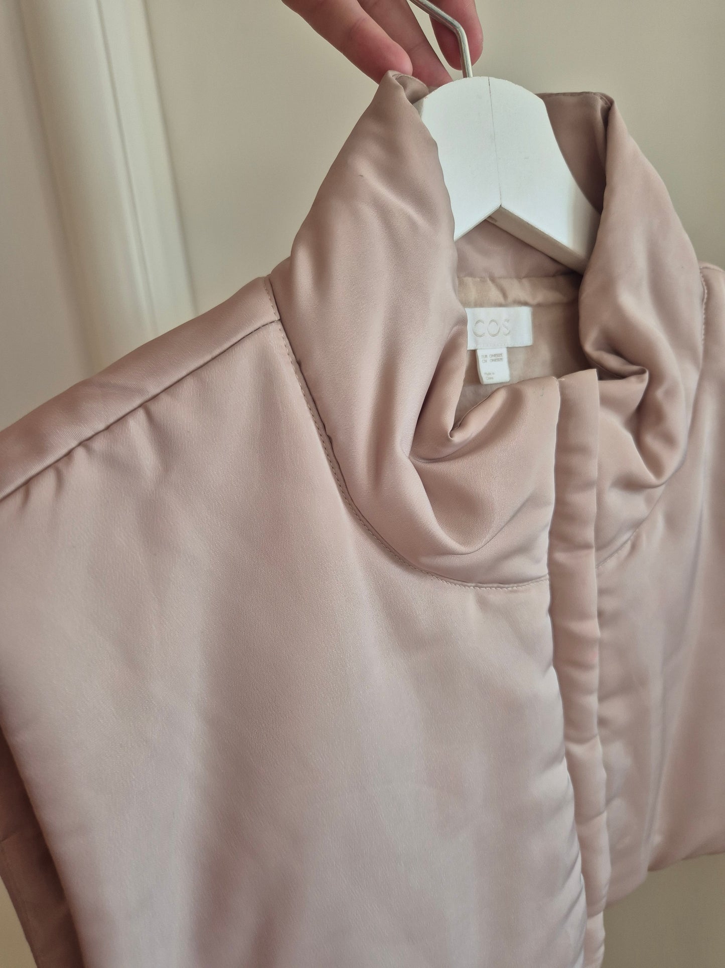 COS prsluk light beige
