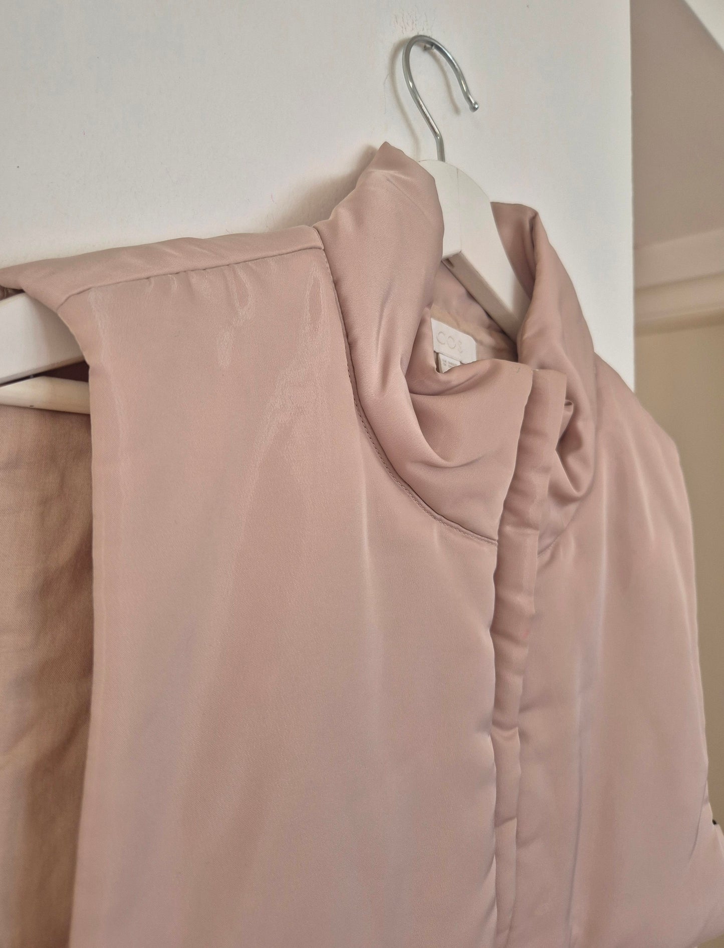 COS prsluk light beige