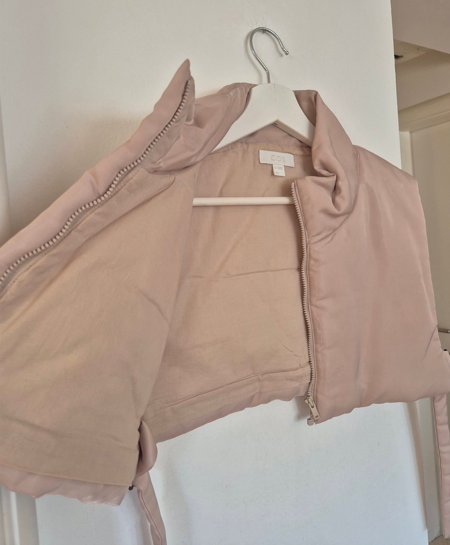 COS prsluk light beige