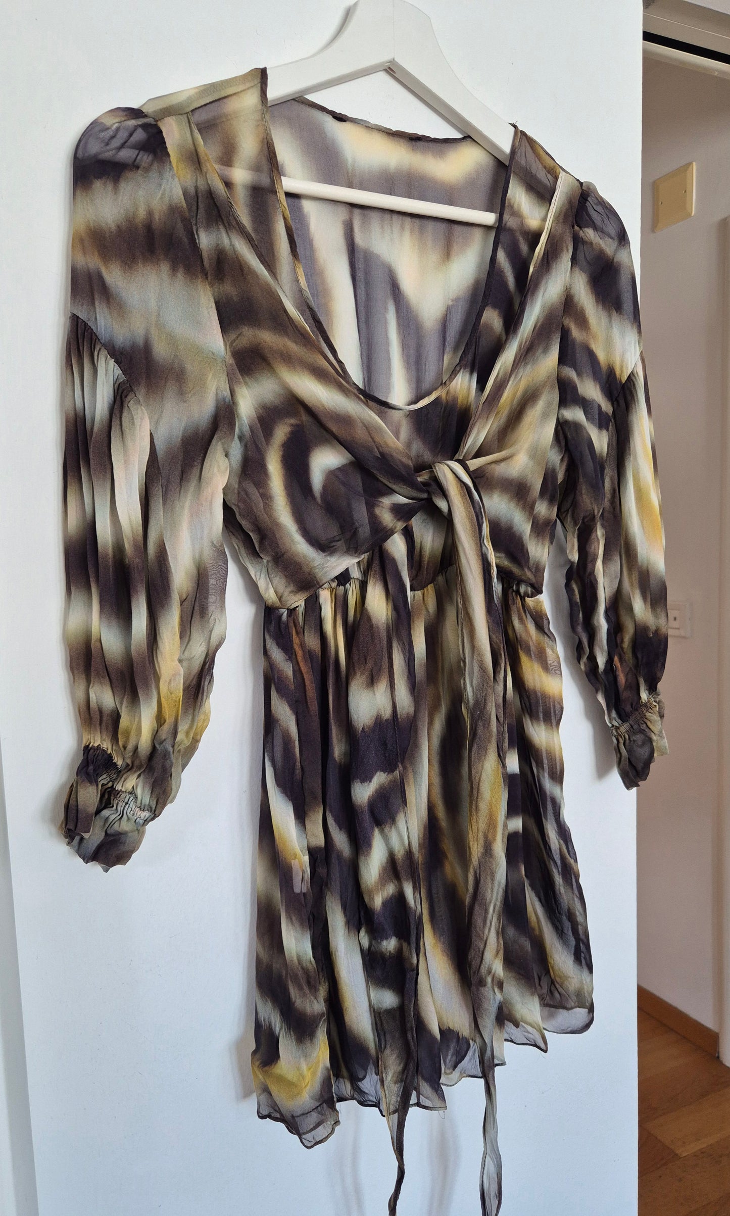 bluza odličnog kroja, 100% svila, nova