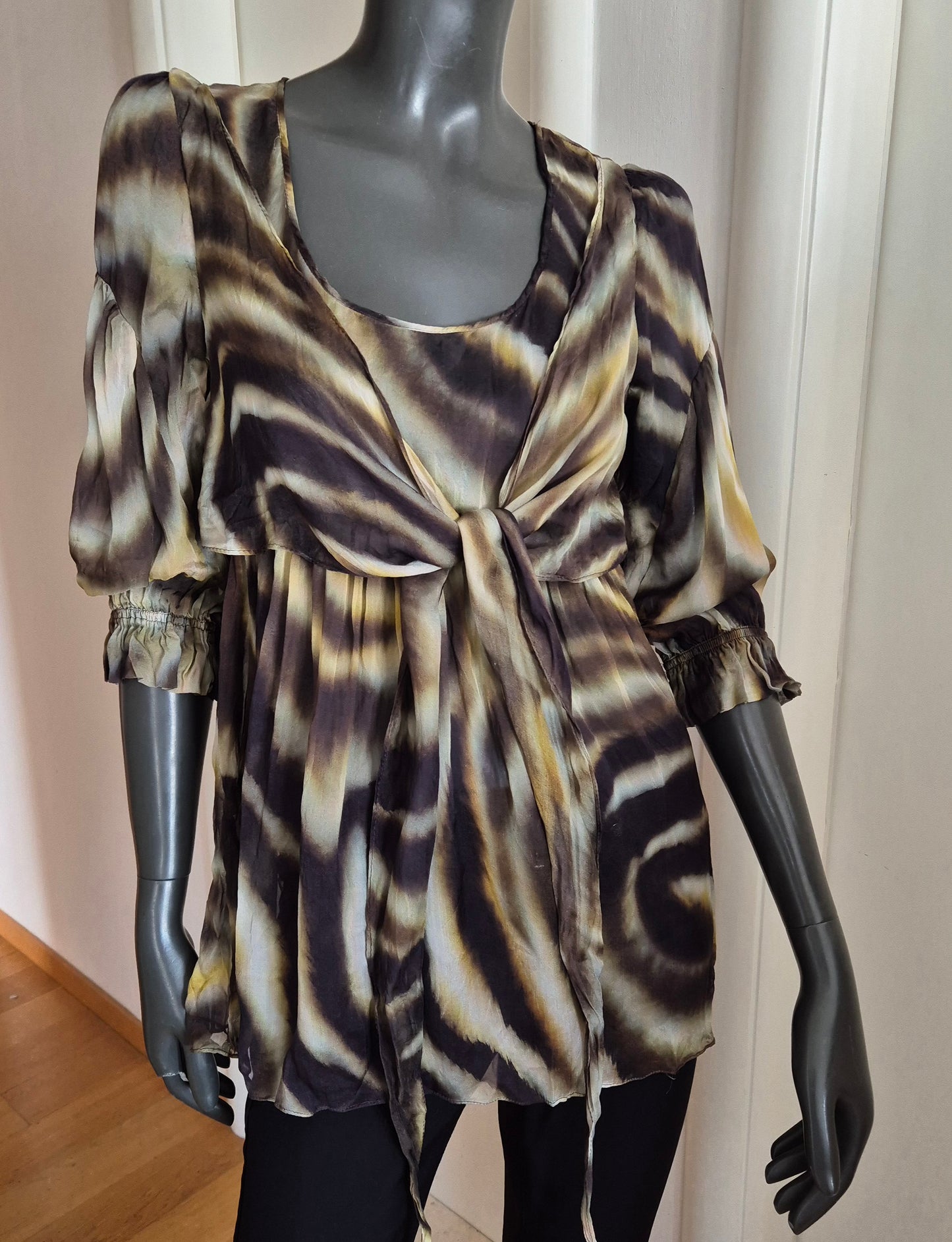 bluza odličnog kroja, 100% svila, nova