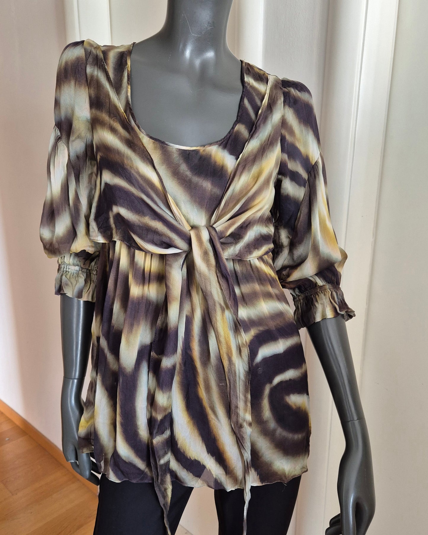 bluza odličnog kroja, 100% svila, nova