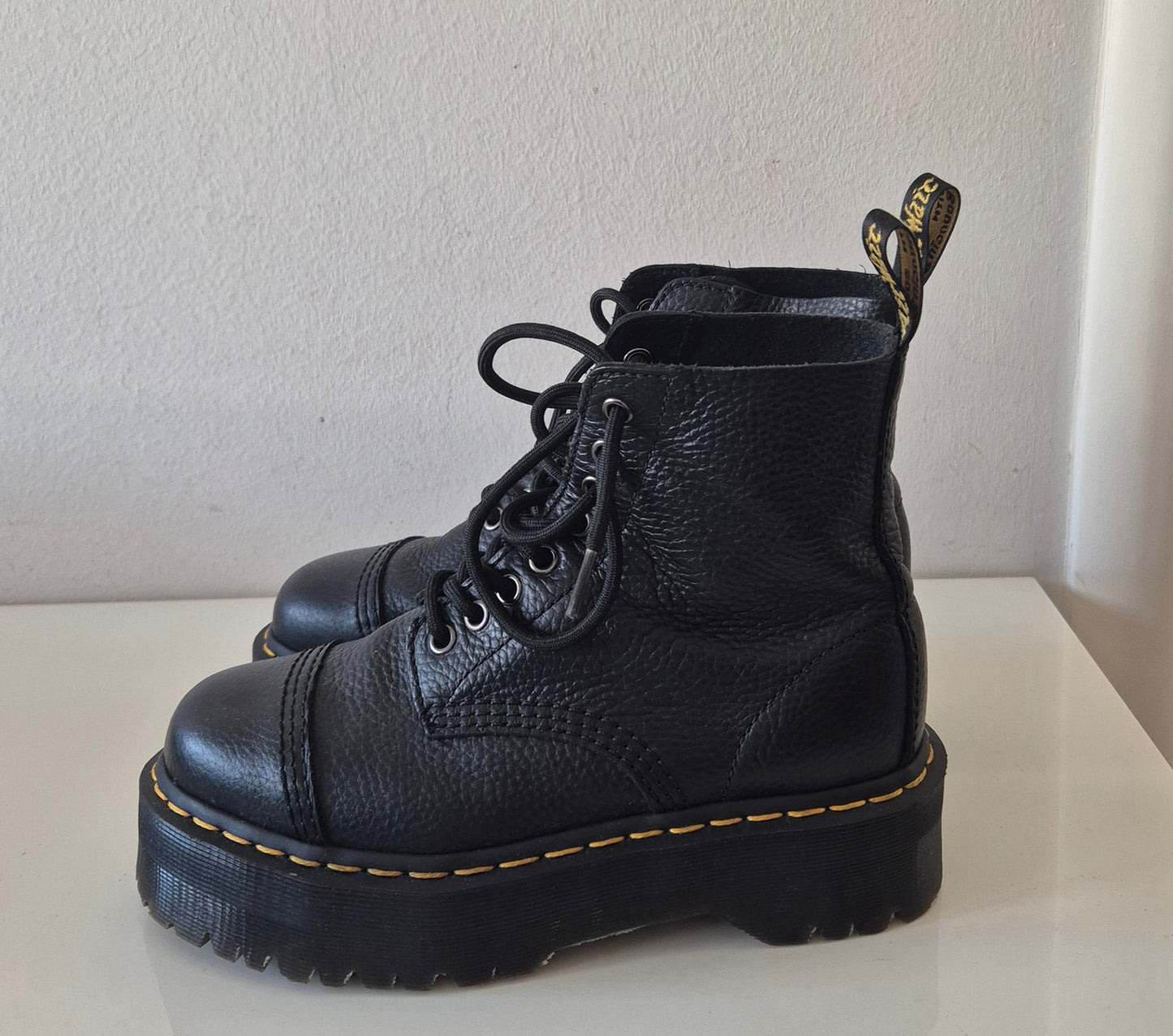 DR. MARTENS čizme, koža, broj 38, nove