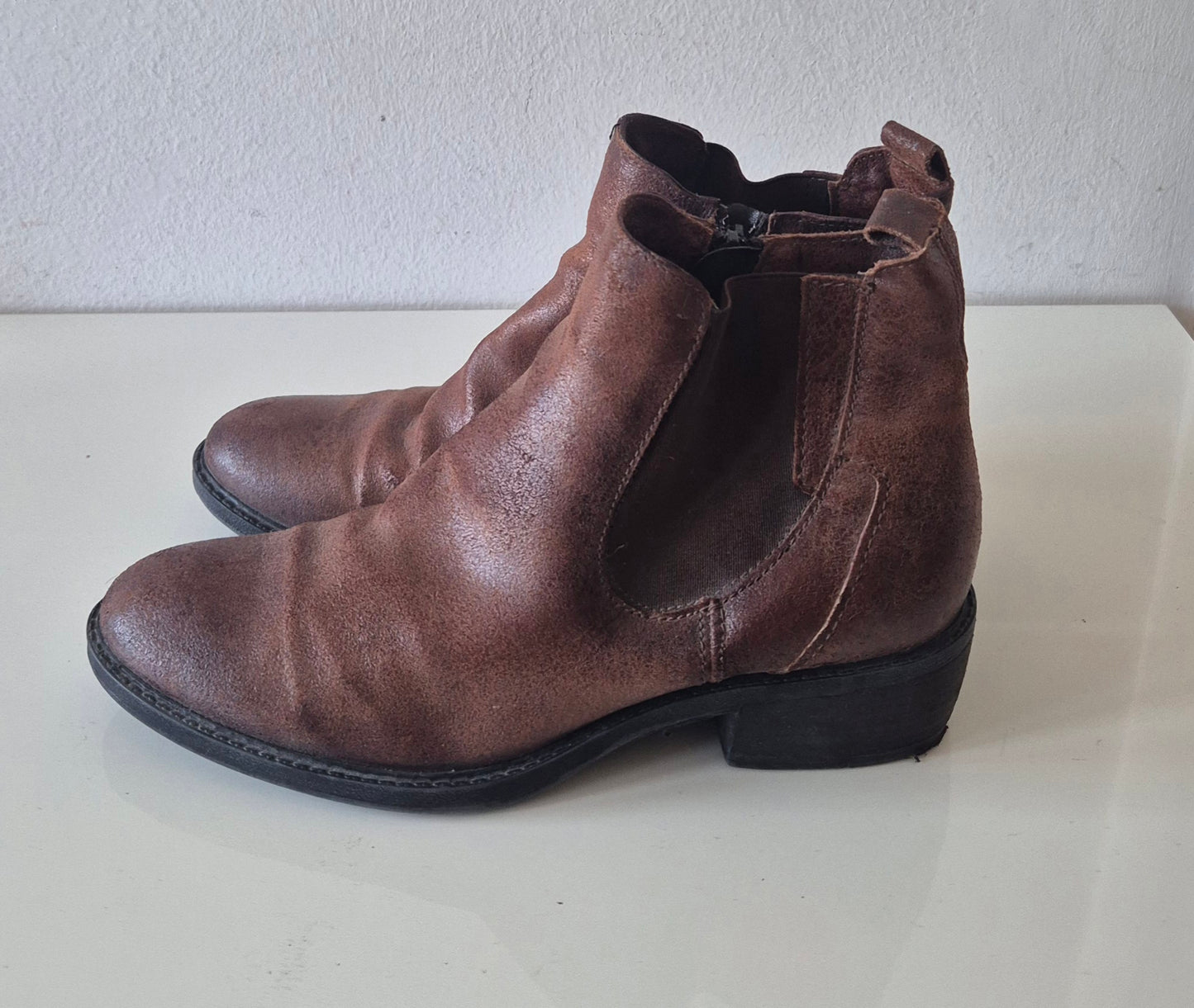 MJUS kožne čizme/gležnjače, broj 39
