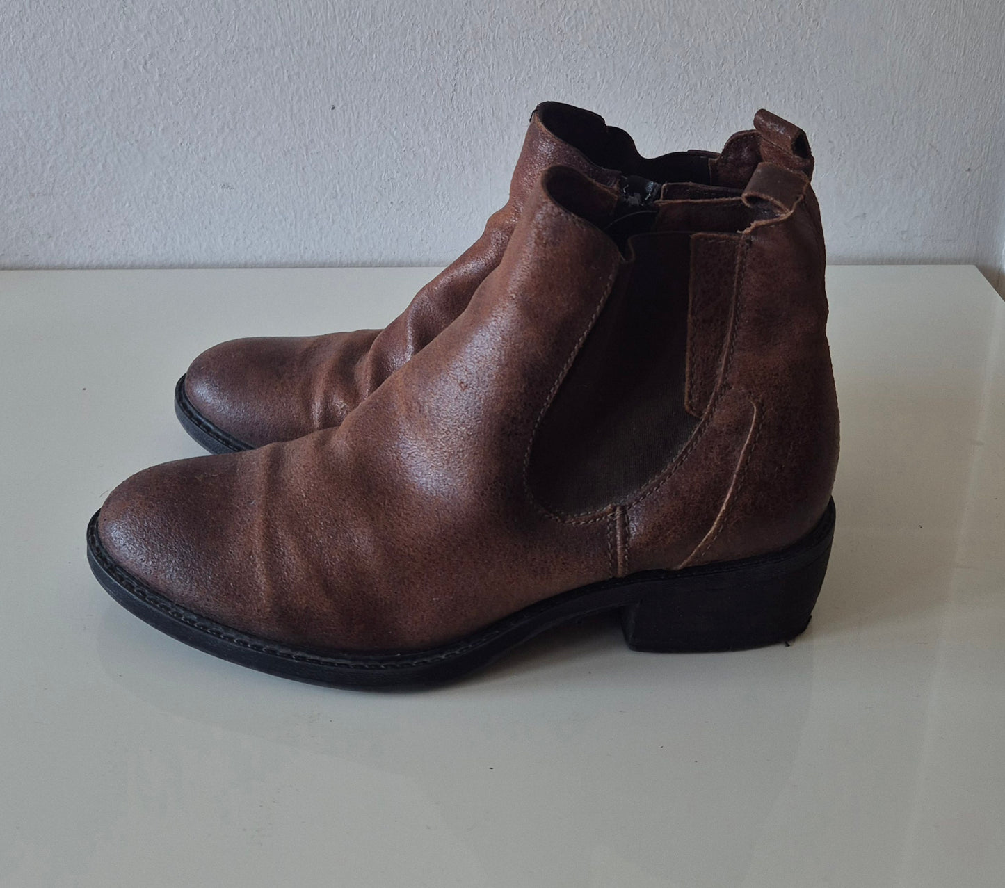 MJUS kožne čizme/gležnjače, broj 39