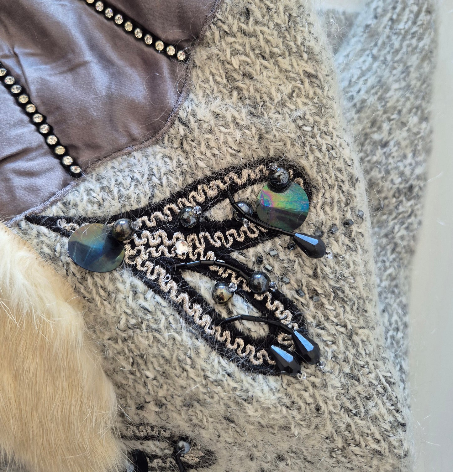 NORMA LISSEK 80s vintage dizajnerski pulover od vune i mohera, s detaljima od krzna, svile i perlica