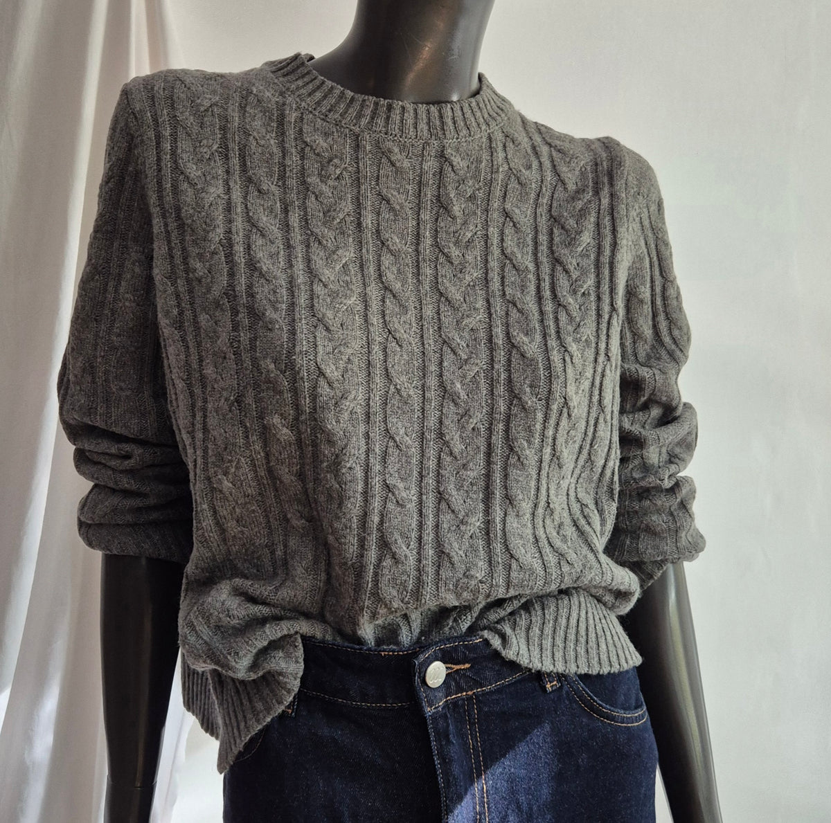 sivi cable knit pulover, mješavina vune