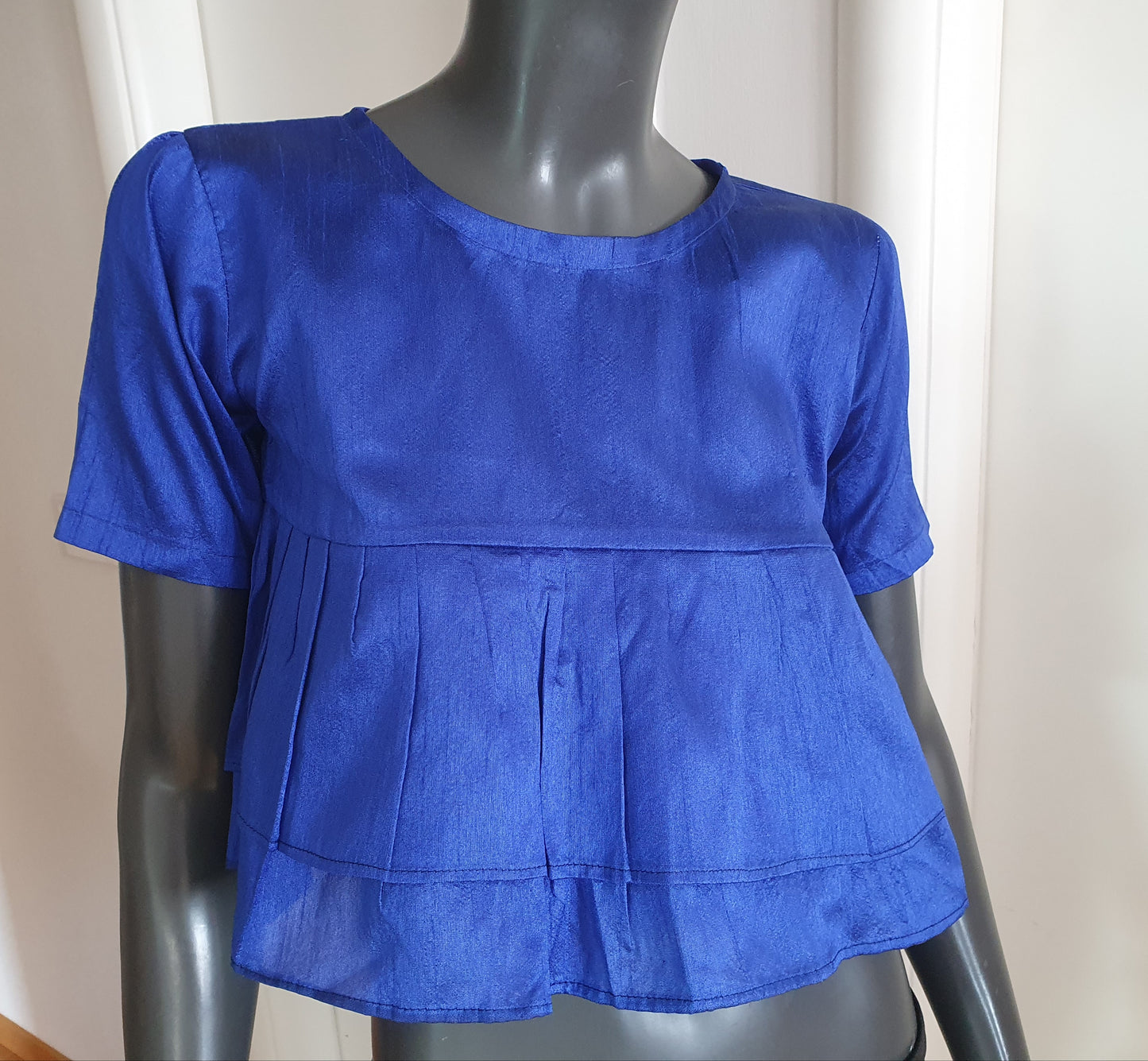 predobar vintage crop top od (vjerojatno) svile, novi