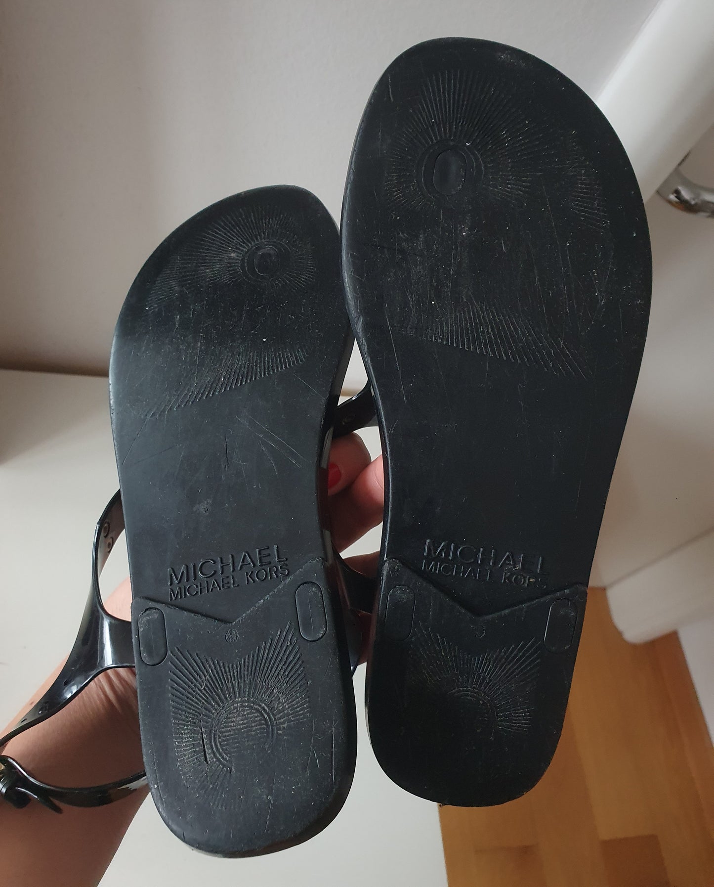 MICHAEL KORS gumene sandale, gazište oko 24 cm.