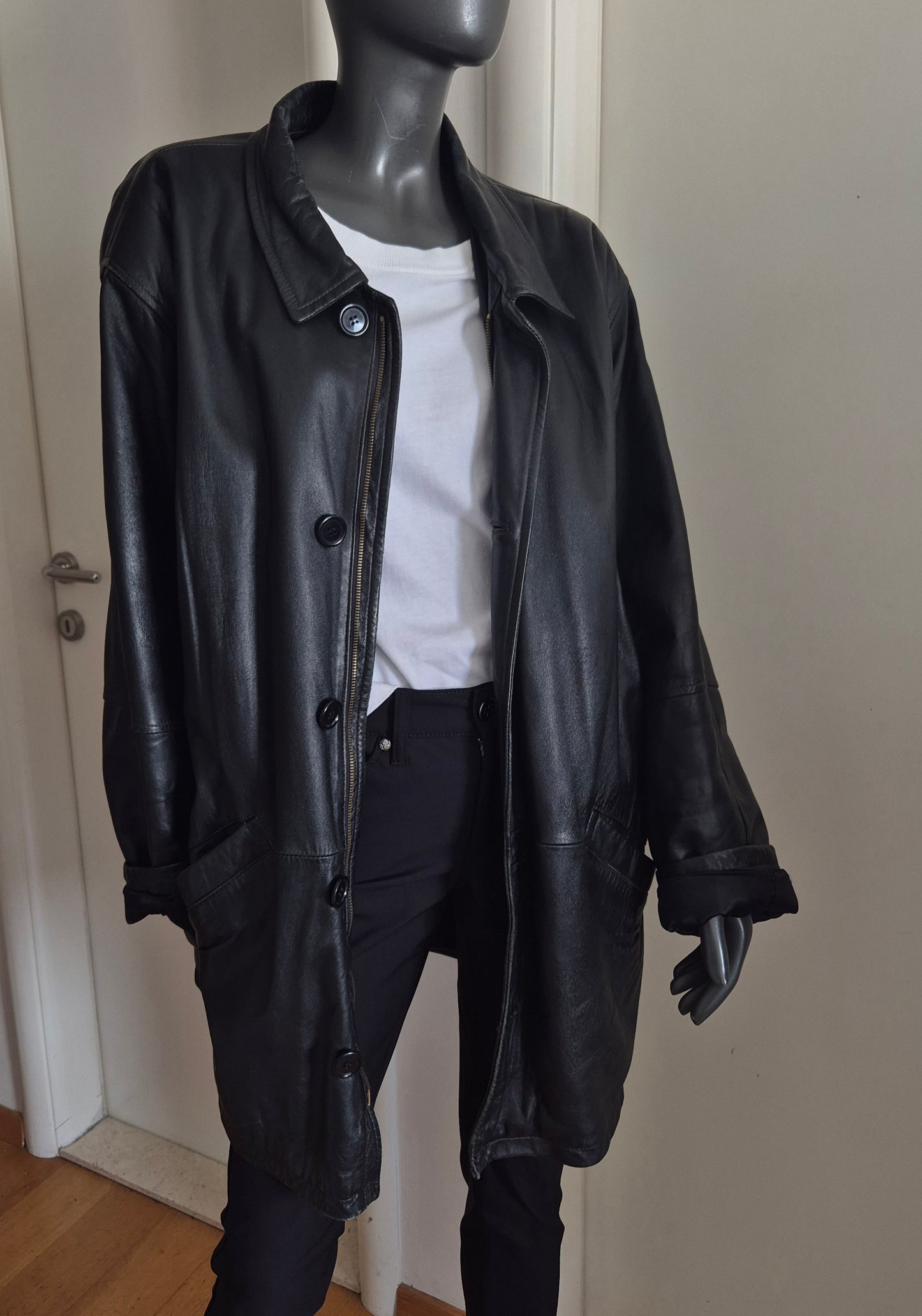 oversize crna kožna jakna/mantil