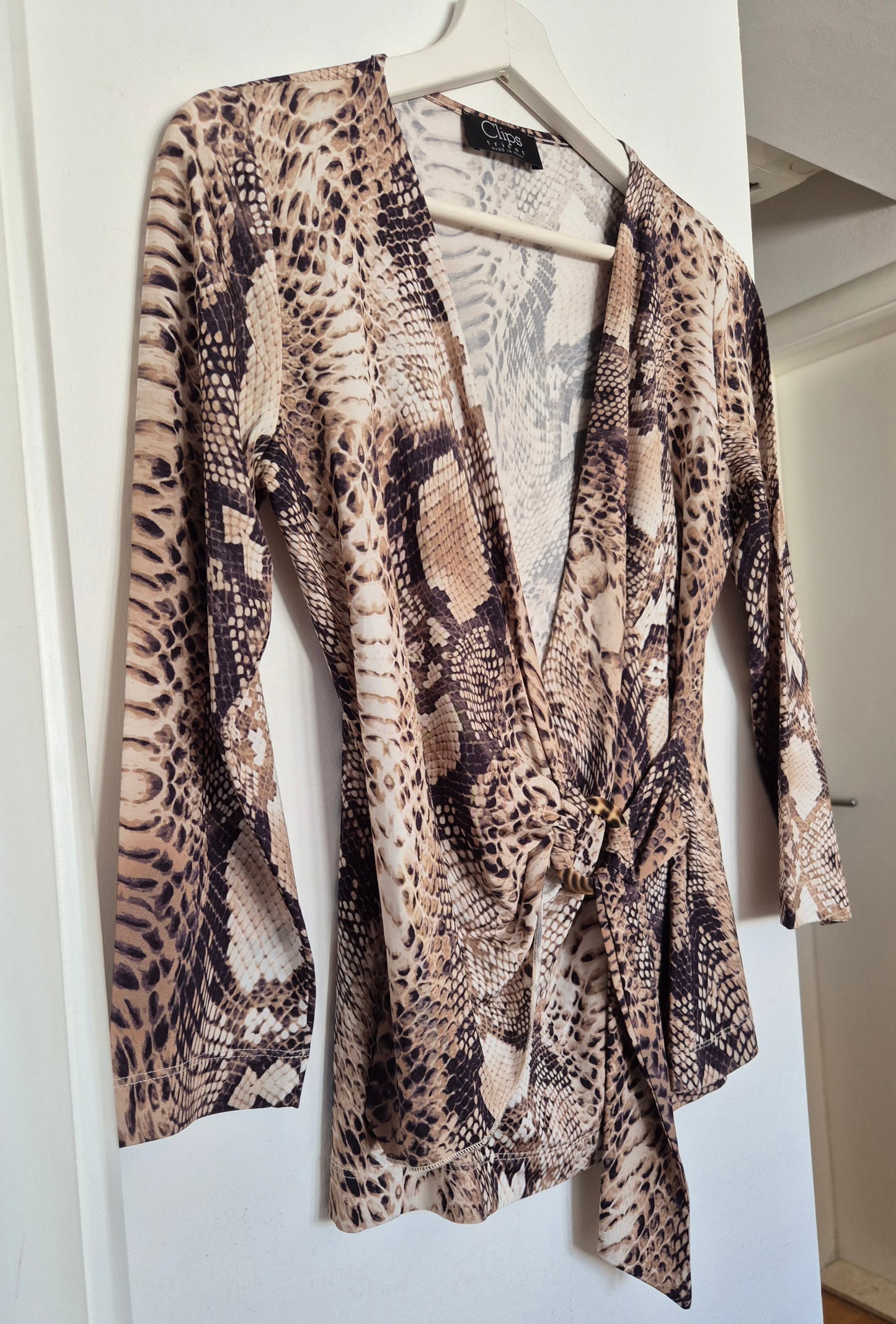 CLIPS snake print top