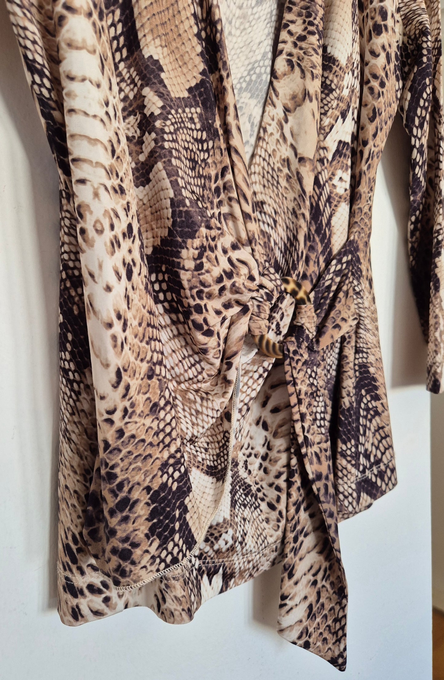 CLIPS snake print top
