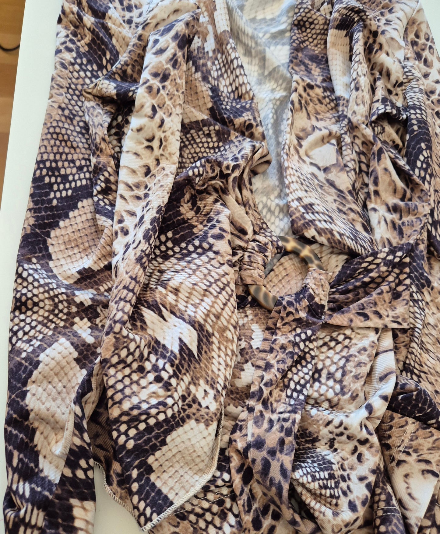 CLIPS snake print top
