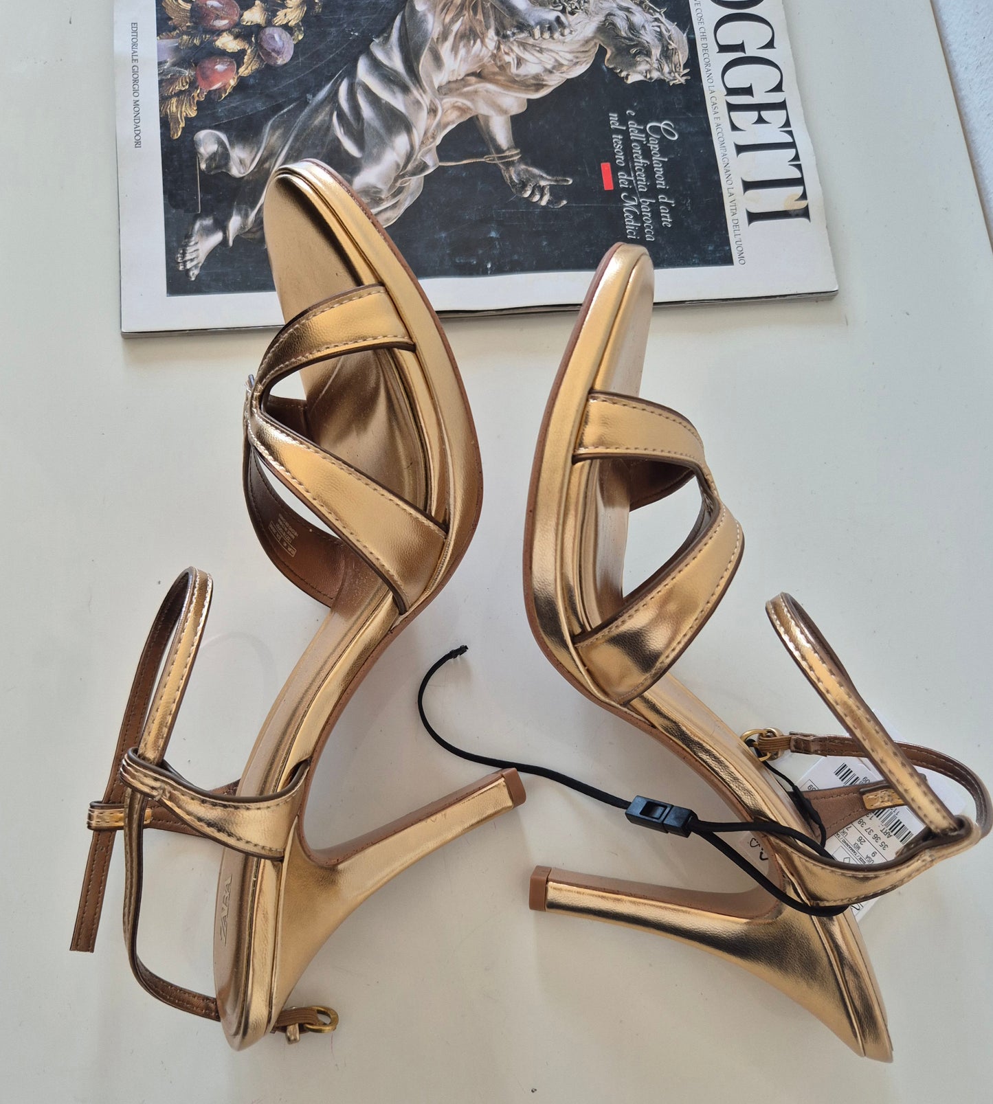 ZARA zlatne sandale, nove (s etiketom), broj 40