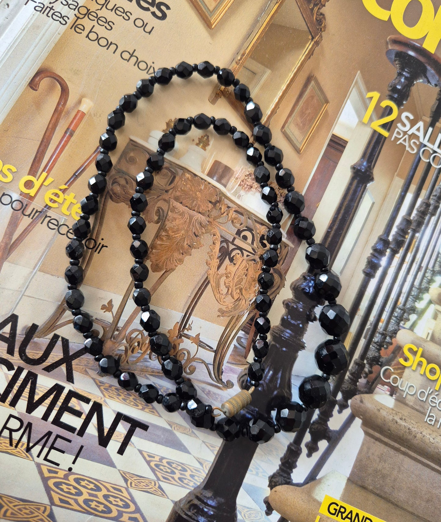 vintage ogrlica od presijavajućih crnih perli 🖤