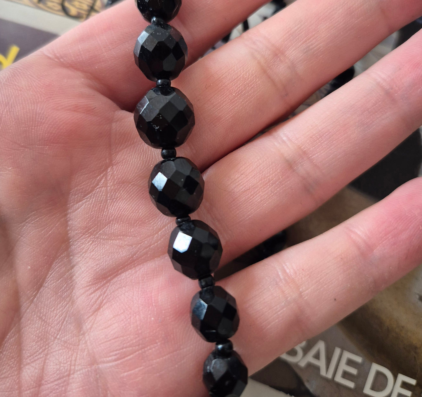 vintage ogrlica od presijavajućih crnih perli 🖤