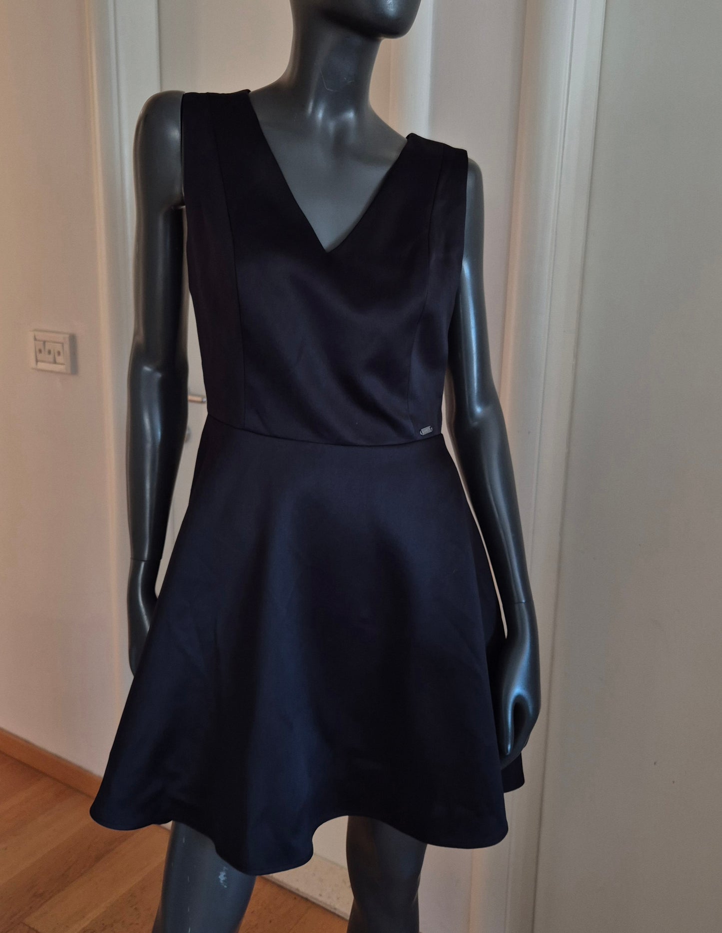 GUESS mala crna haljina