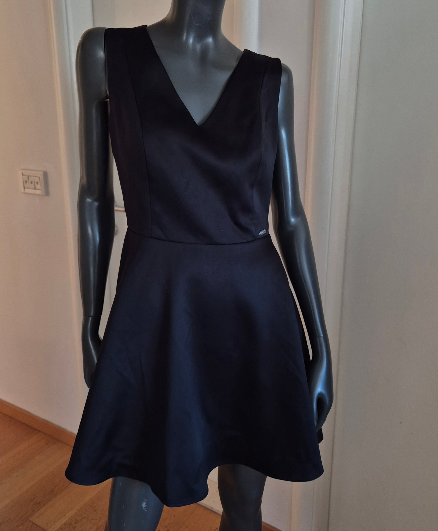 GUESS mala crna haljina