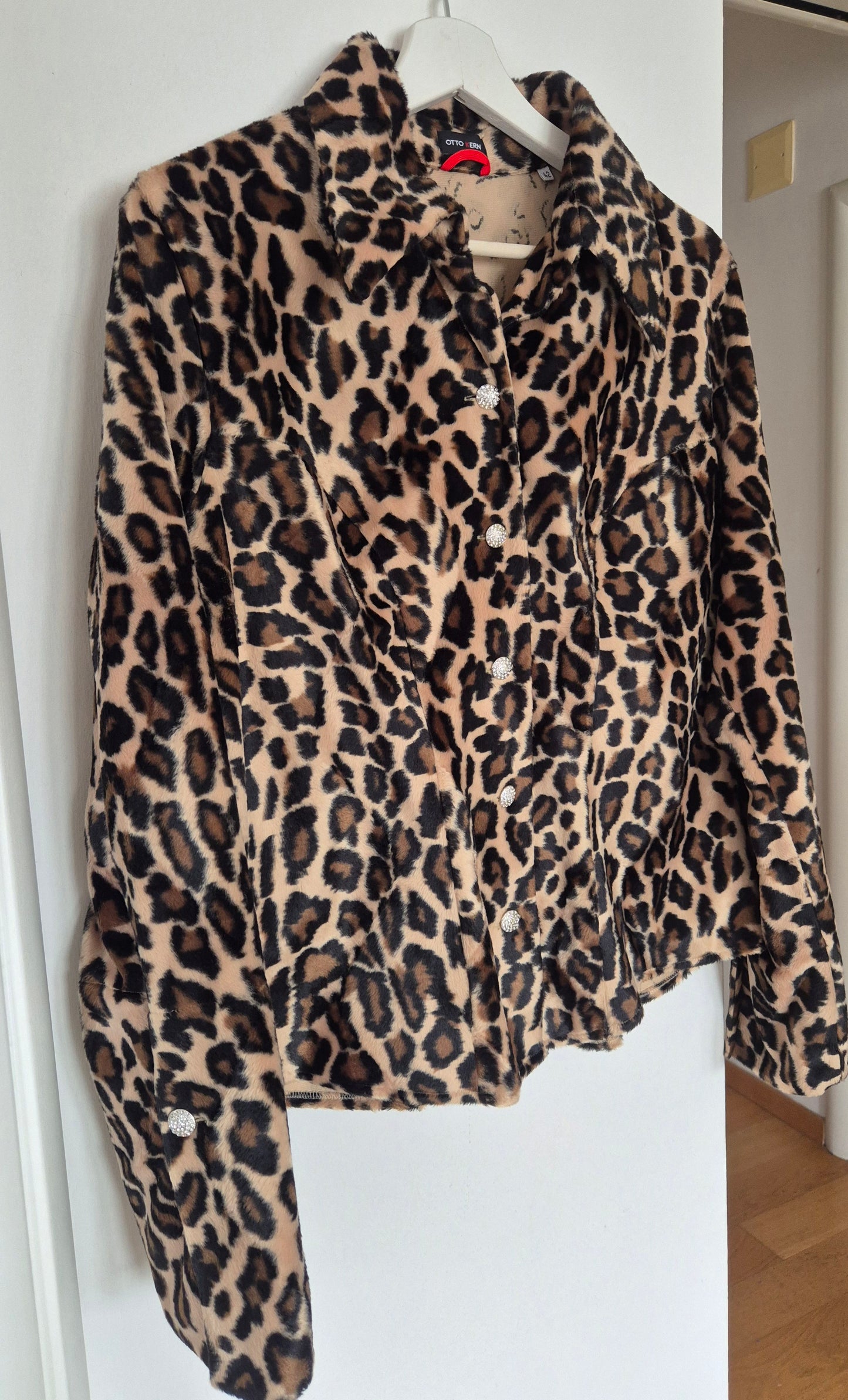 OTTO KERN dizajnerska jakna, imitacija krzna, prekrasna dugmad 🐆