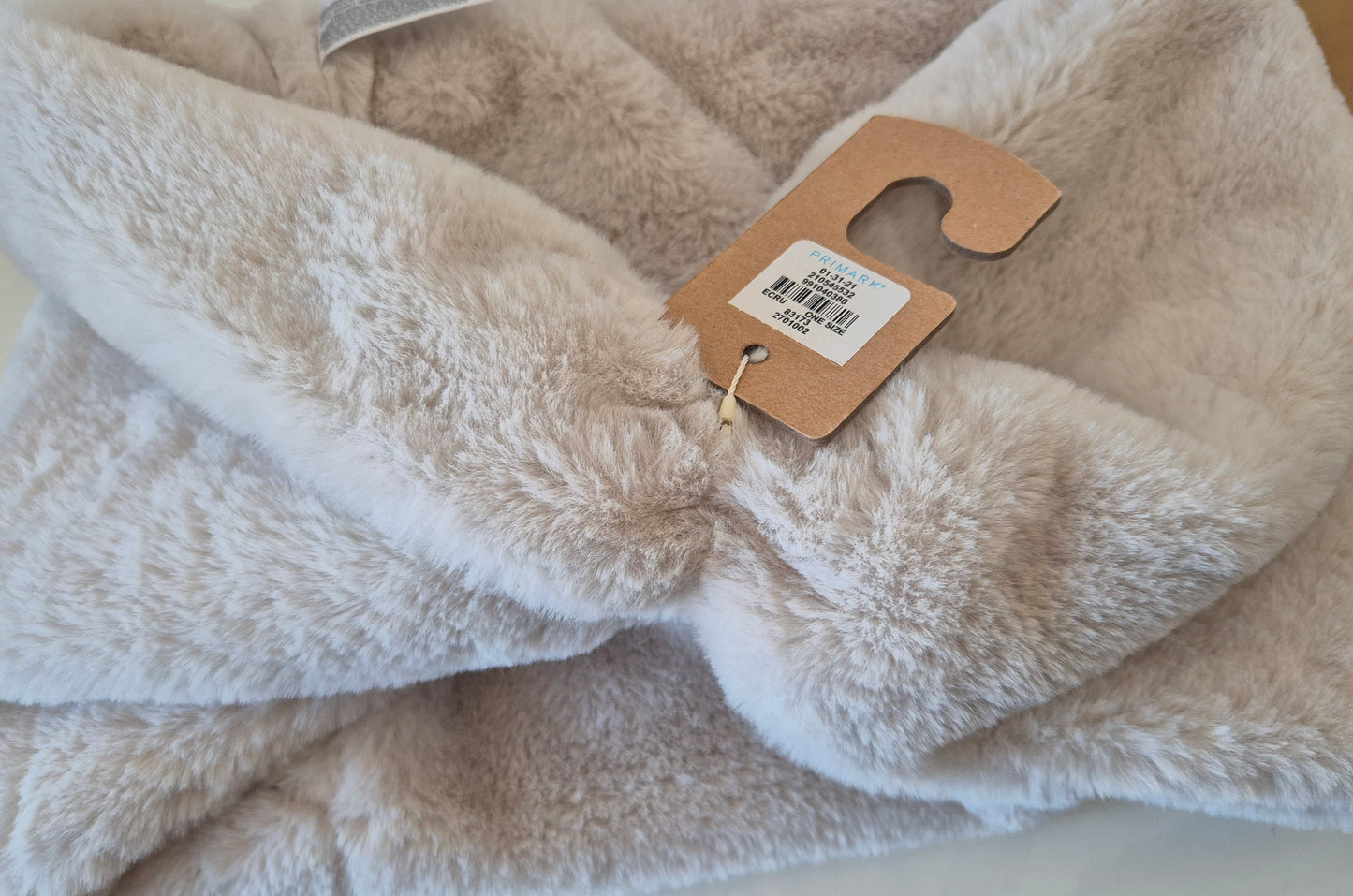 tuba šal od umjetnog krzna, novo